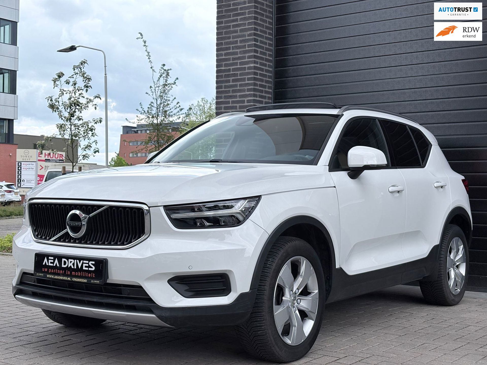 Volvo XC40 1.5 T3 in topstaat! 1e eigenaar, dealer onderhouden, glazen panorama dak en Harman Kardon geluidssysteem!!