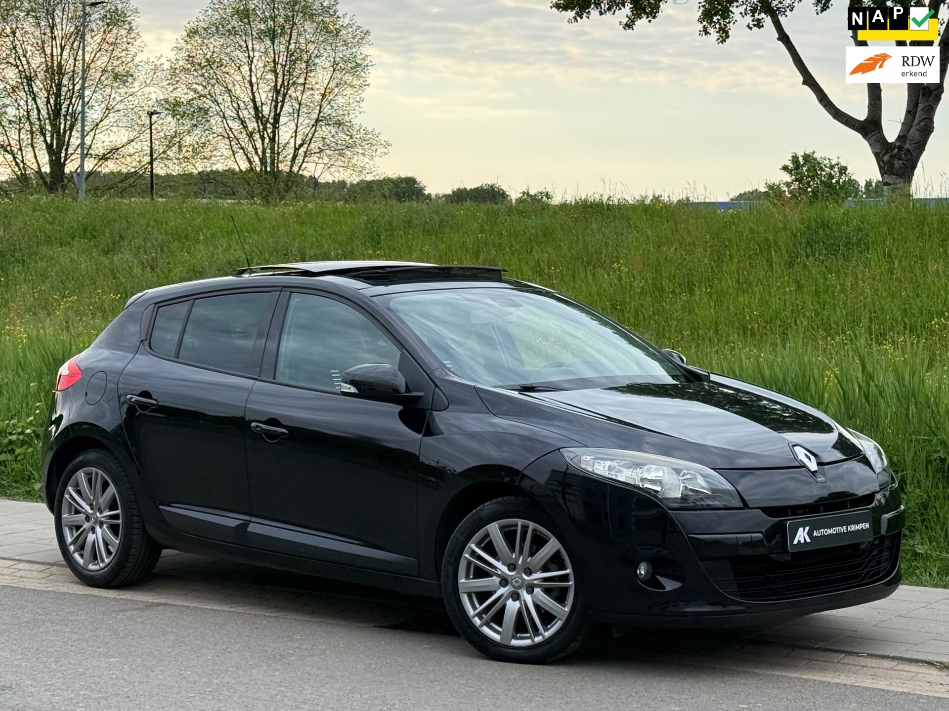 Renault Mégane 1.4 TCe Parisienne | Pano | 2e Eignaar | Navi | Airco | Cruise | Start/Stop | NAP | Boekjes