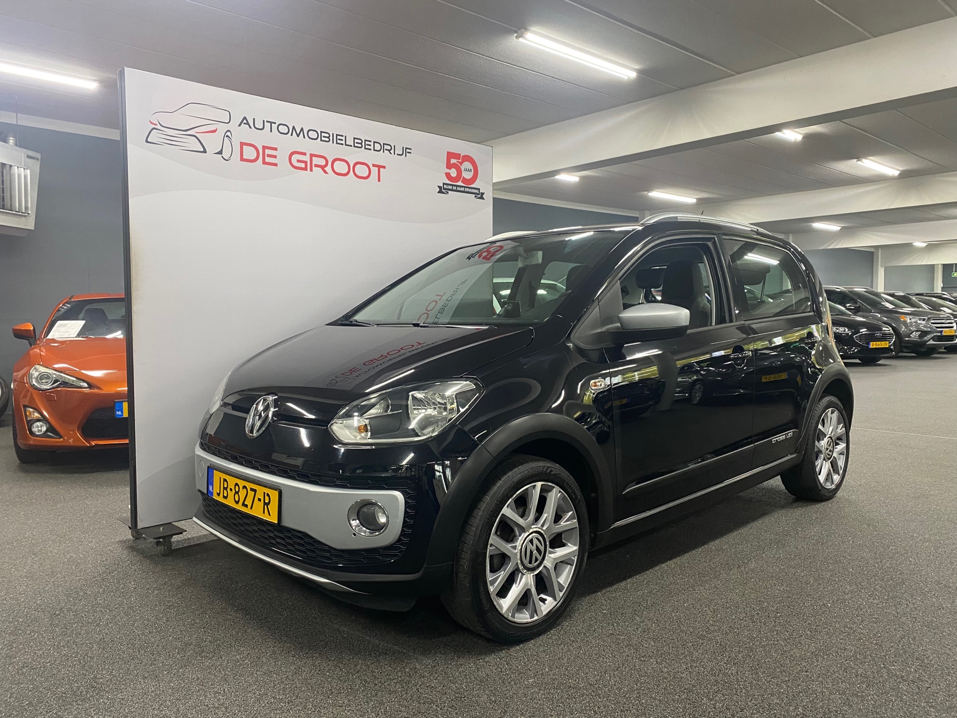 Volkswagen Up! 1.0 cross up! BlueMotion/ Nederlandse auto/ 5 deurs/ Parkeersensoren voor en achter/ Bluetooth / Airco