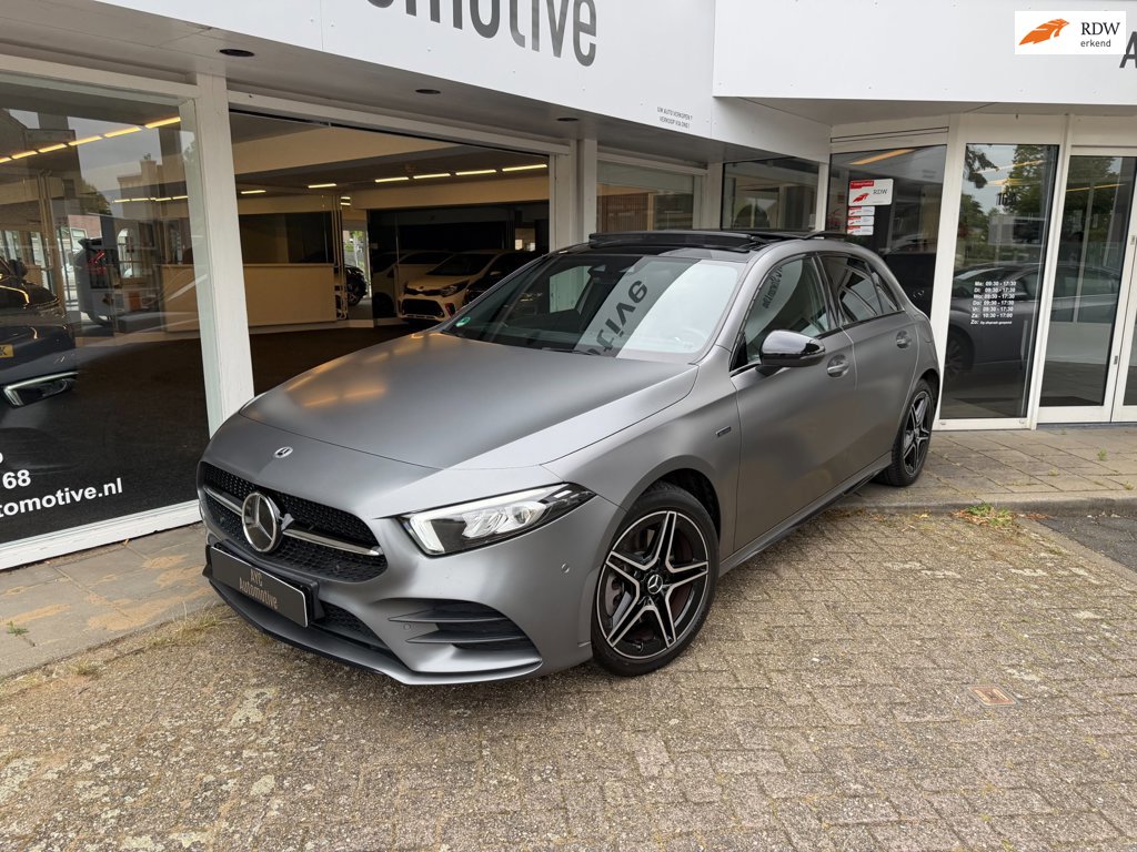 Mercedes-Benz A-klasse A250e AMG Limited - Pano - Magno Grijs - 1e eigenaar