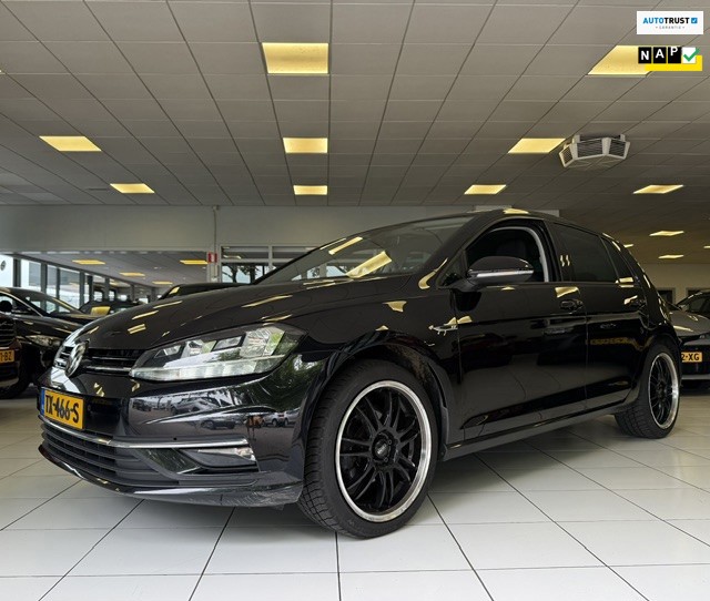 Volkswagen Golf 7.5 1.0 TSI Comfortline Business R-Line/Apple Carplay/Alcantara/Helix soundsystem/LED/Cruise/Navi