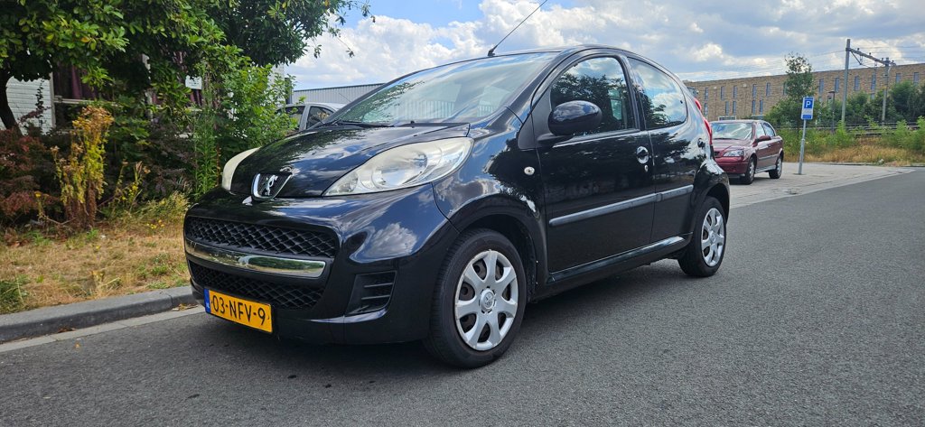 Peugeot 107 1.0-12V XS. beginnend lekke koppakking.. is rijbaar.