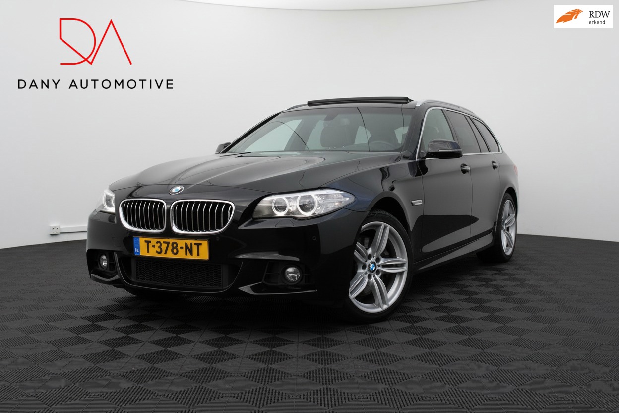 BMW 5-serie Touring 528xi M-Pakket I PANO I LED I ALCANTARA I CLIMA I NAVI I 19INCH I