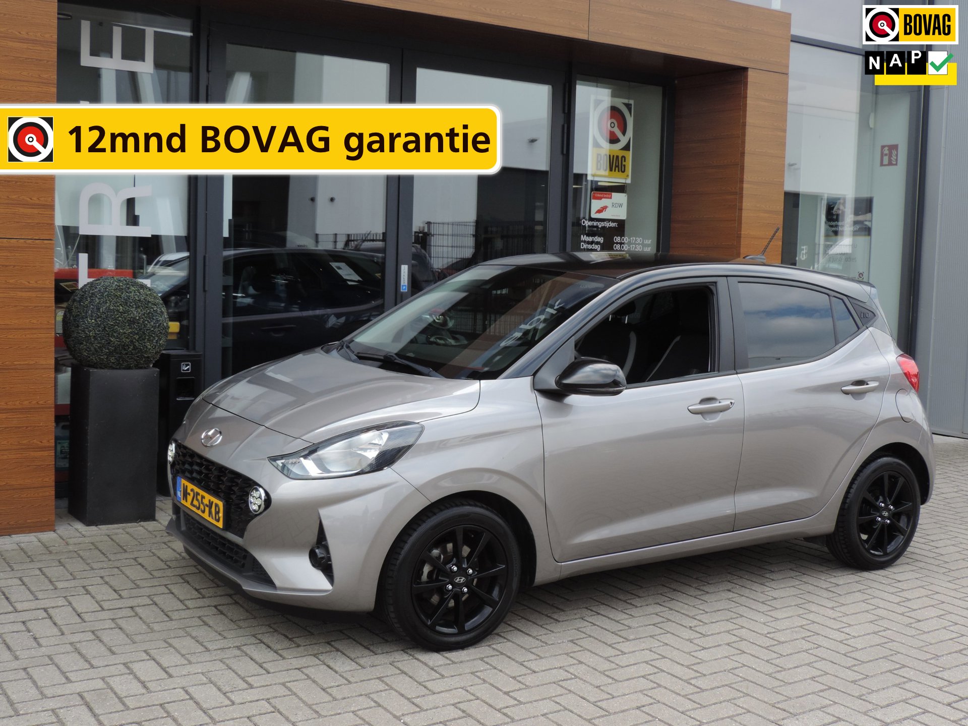 Hyundai I10 1.0 Comfort Bi-tone 13.000km | 1e Eig | Cruise contr | PDC | Bluetooth | DAB | 15'' Lm-velgen | CarPlay | Airco
