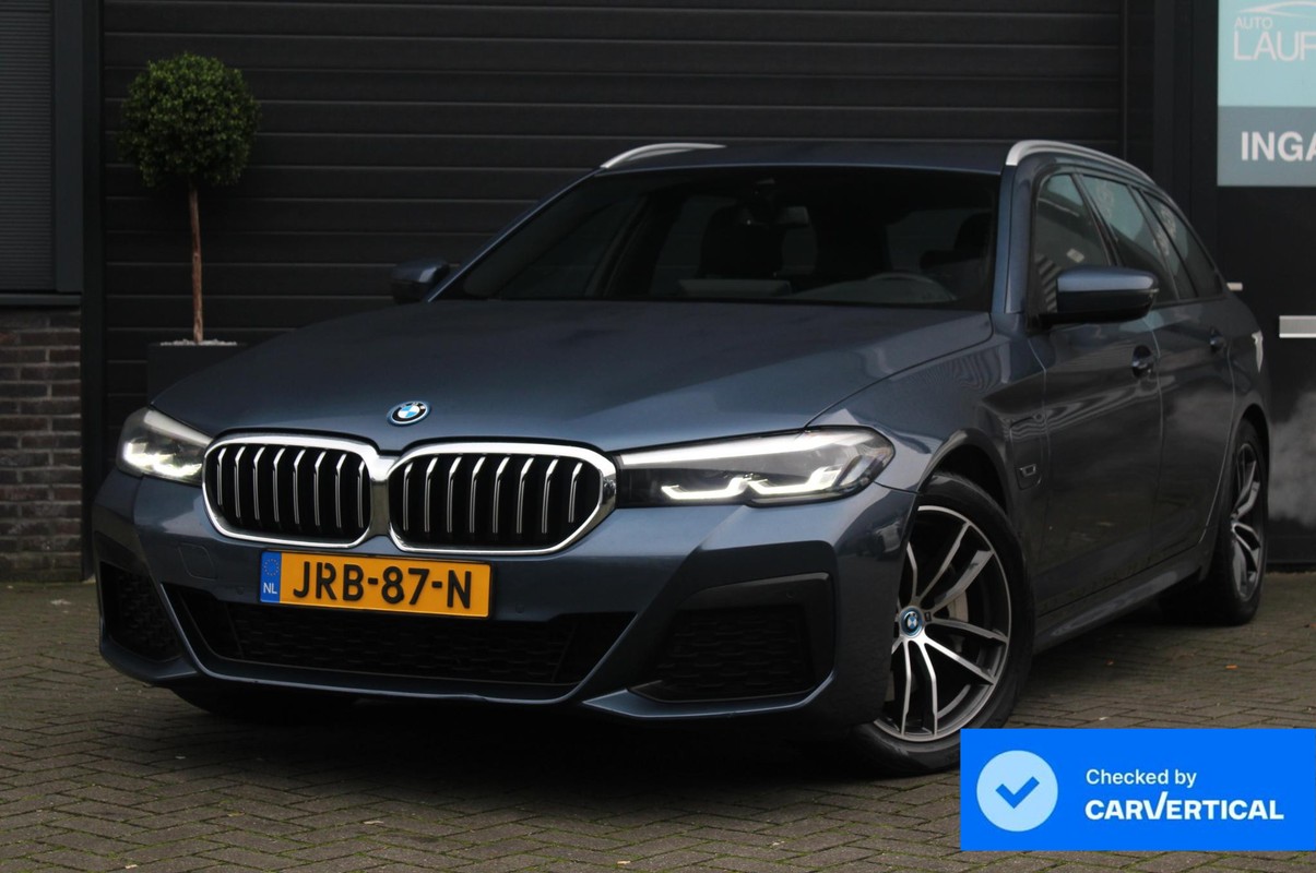 BMW 5 Serie Touring 530e M-Sport | Stuur en Stoelverwarming | Sfeerverlichting