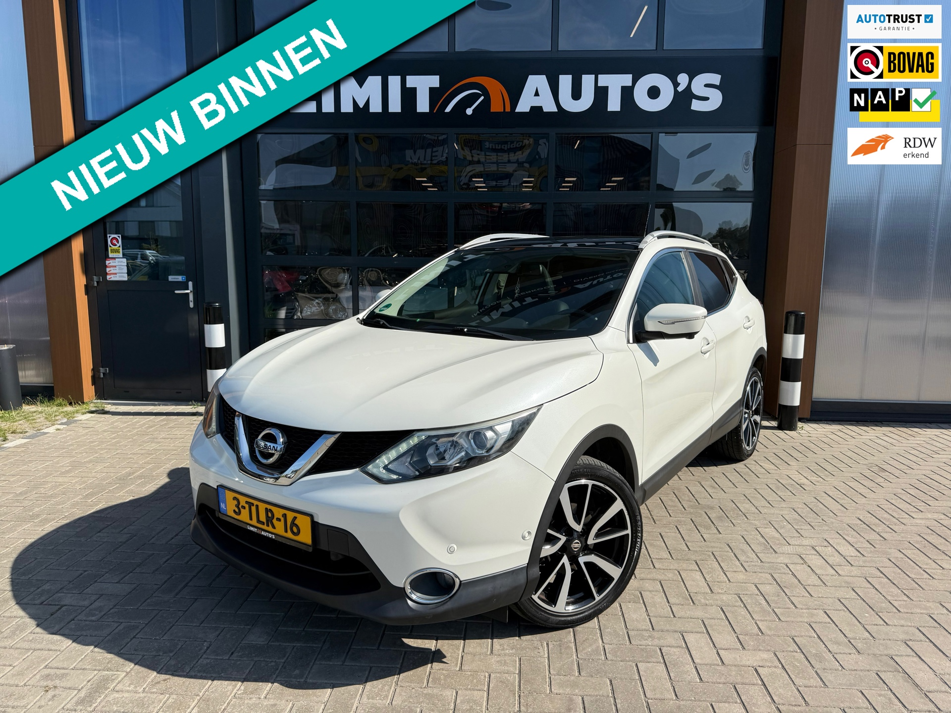 Nissan Qashqai 1.2 Premier Edition/Pano/Keyless/Cruise/Leer/Camera/Navi/St.verw/Climate/Trekhaak/Nap