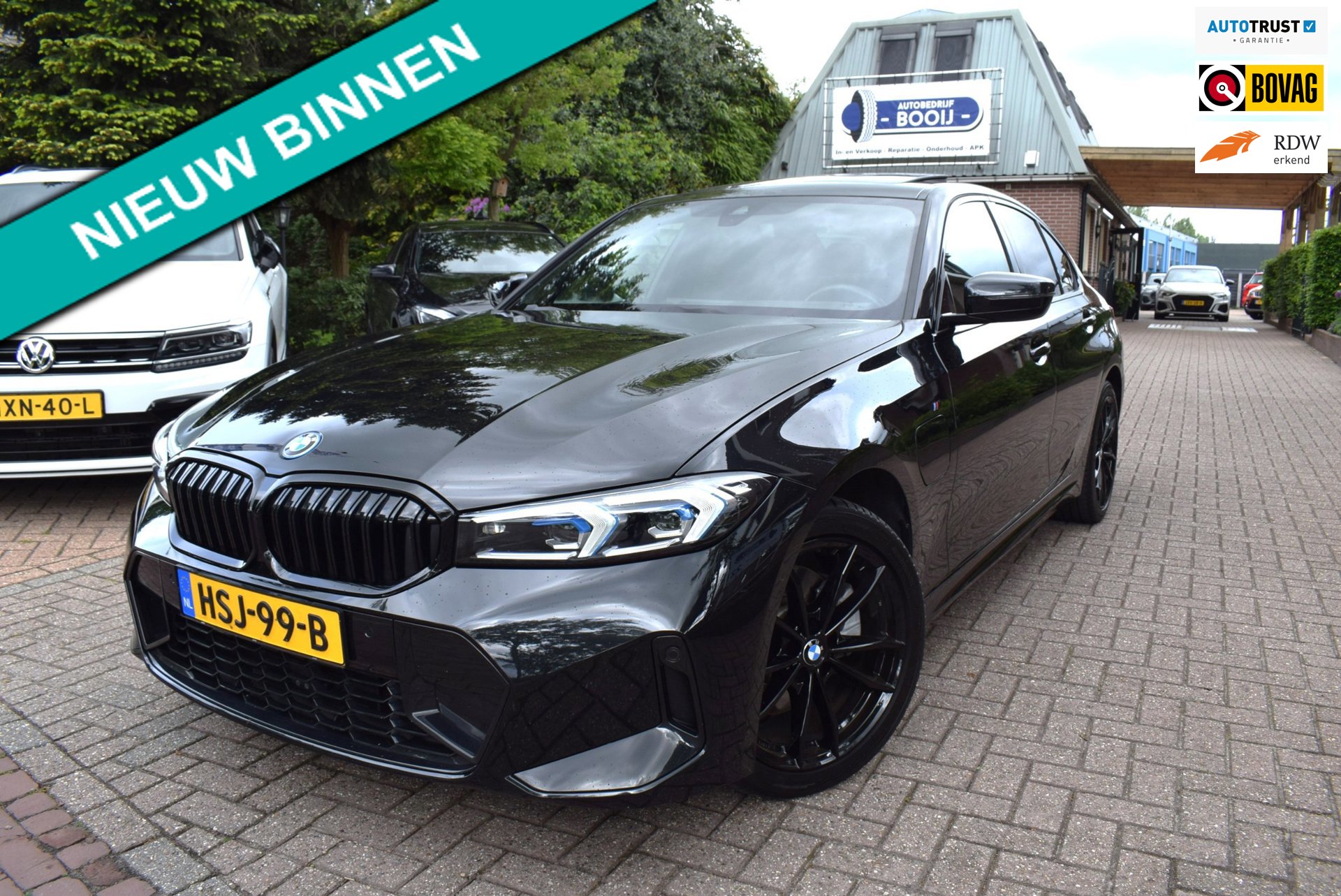 BMW 3-serie 330e M-PAKKET/OPEN DAK /HEAD-UP/CAMERA/CARPLAY/SFEERVERLICHTING/LASER/MEMORY/BJ 2024