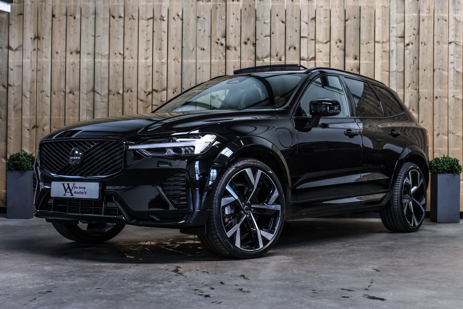 Volvo XC60 2.0 T8 Plug-in hybrid AWD Ultra Black Edition *B&W*Pano*Massage*Luchtvering*