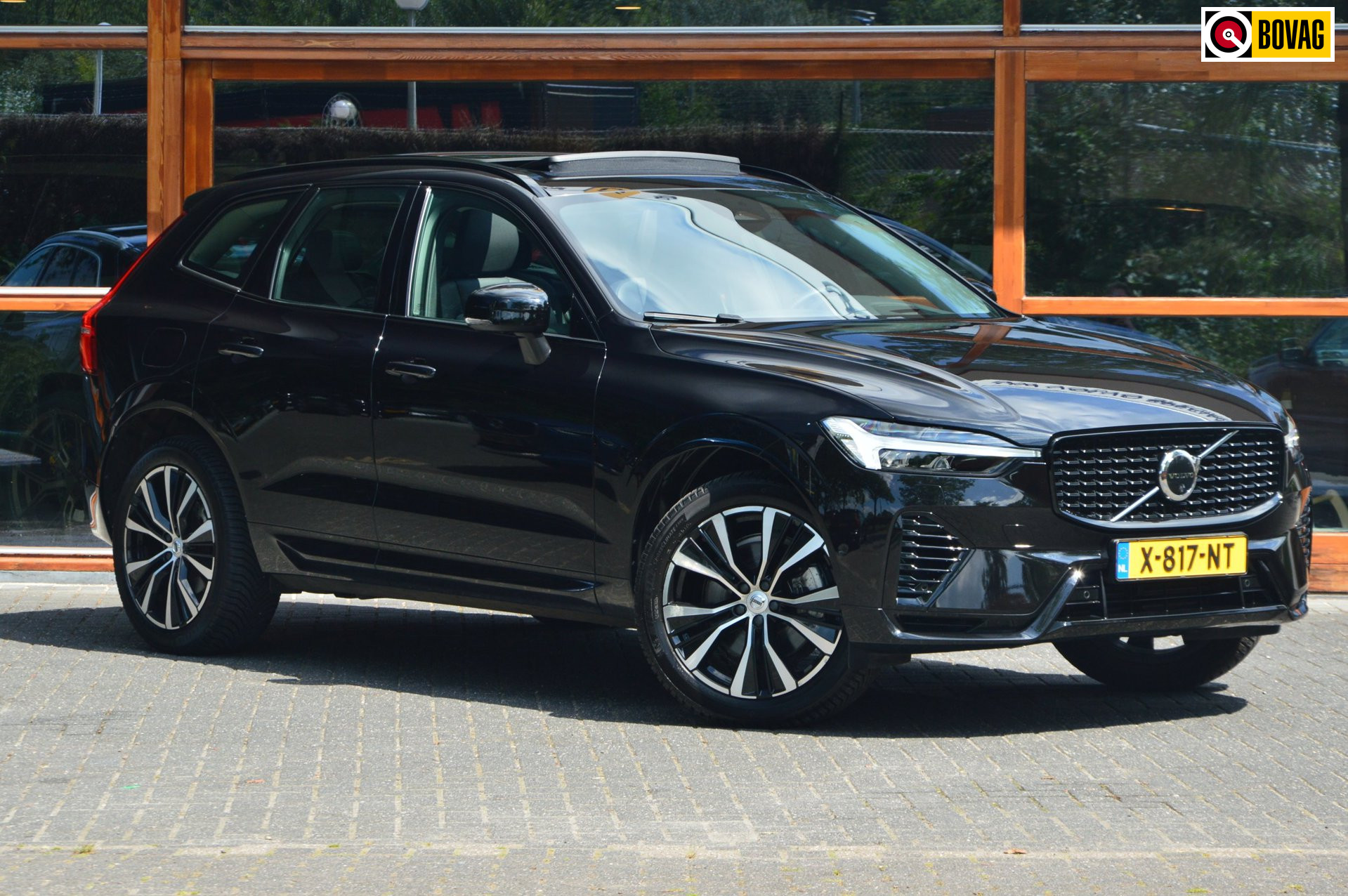Volvo XC60 T6 Hybride Long Range AWD Plus Dark | Head-Up Display | 360° Camera | Gelamineerde ruiten | Panoramadak |