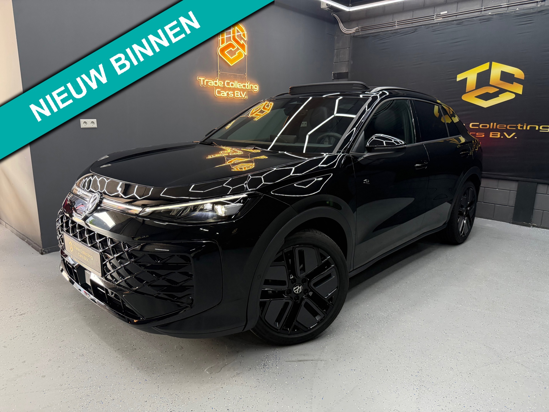 Volkswagen T-Roc 1.5 eTsi R-Line First Edition Pano-IQ-KEYLESS-CAM-CARPLAY-ACC