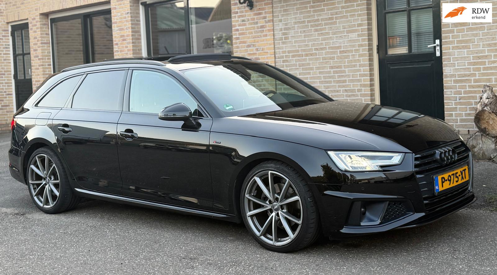 Audi A4 Avant 40 TFSI S line black edition|full options