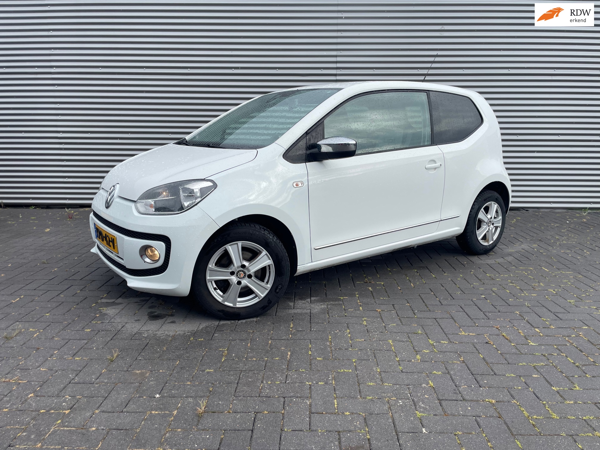 Volkswagen Up! 1.0 white up met airco / cruise / navi / lmv