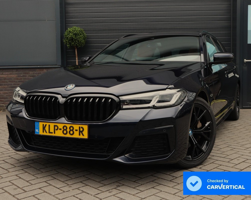 BMW 5 Serie Touring 530e M Sport | Pano | Leer | Stoelverwarming | 19 Inch