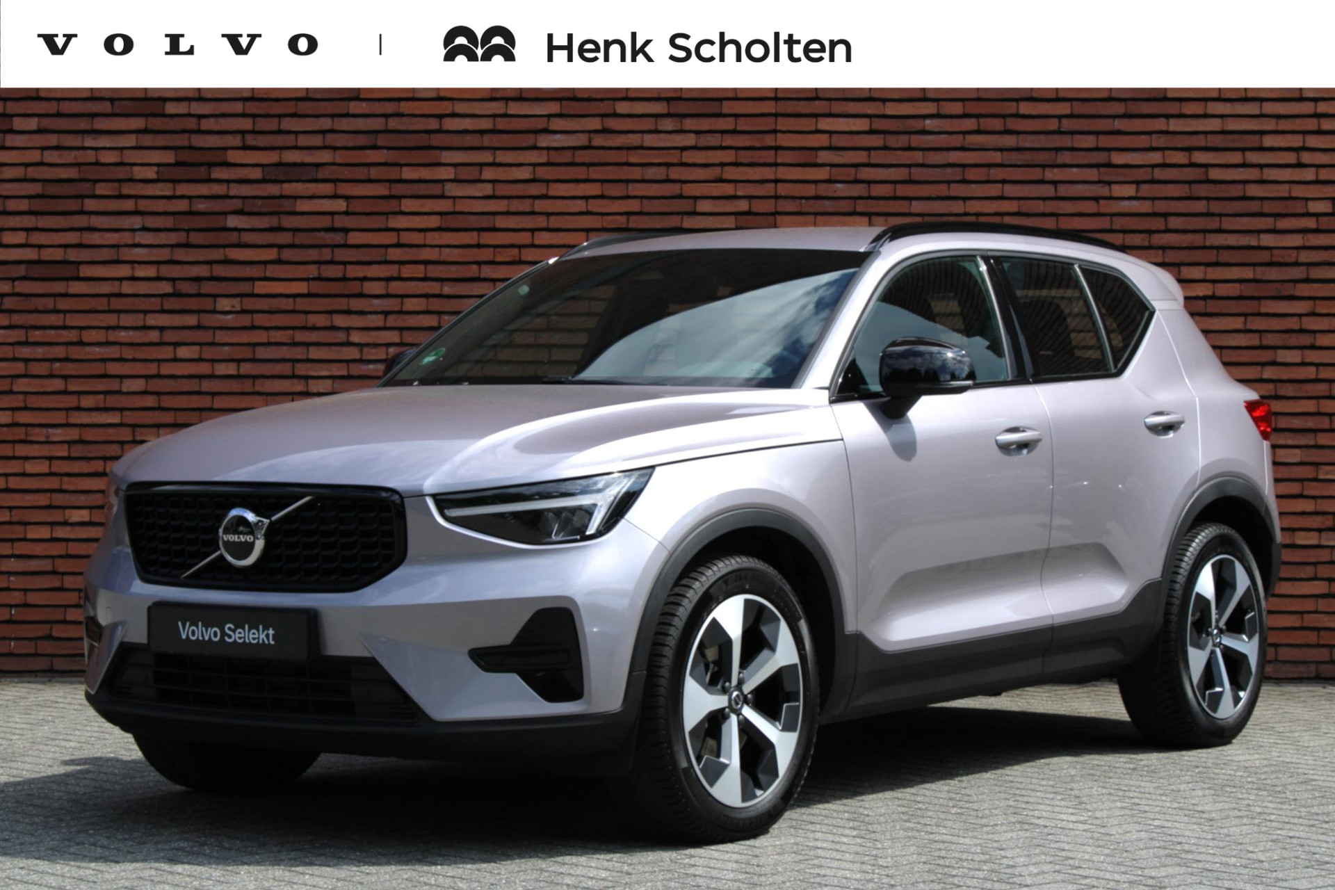 Volvo XC40 B4 Plus Dark |