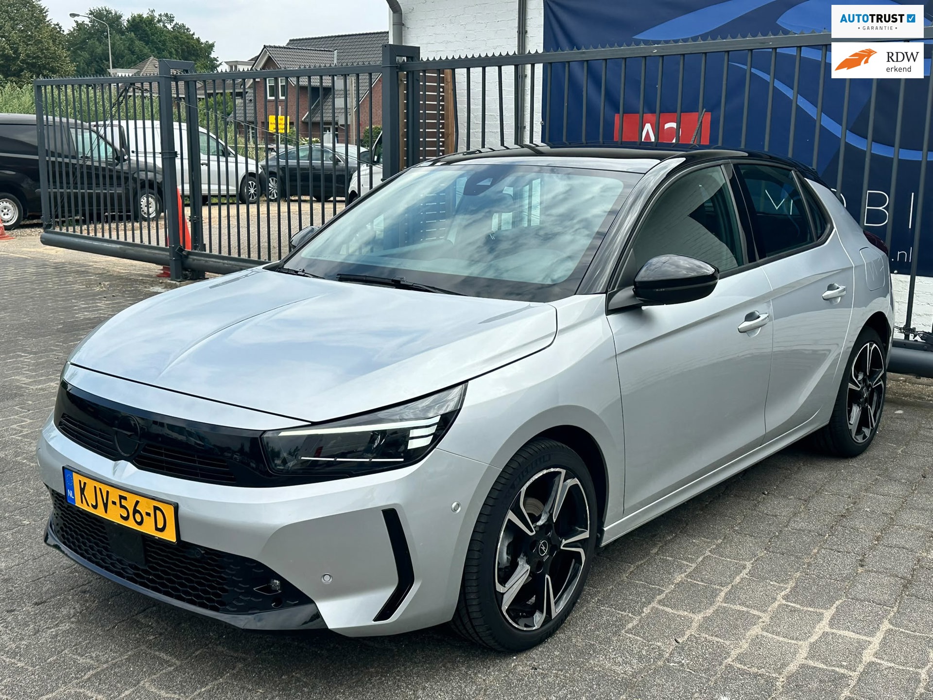 Opel CORSA 1.2 GS Line / APPLE CARPLAY / PANO / STUUR-STOELVERWARMING / CAMERA