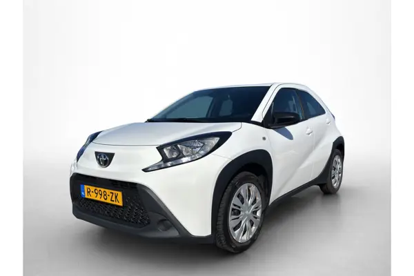 1.0 VVT-i S-CVT Play