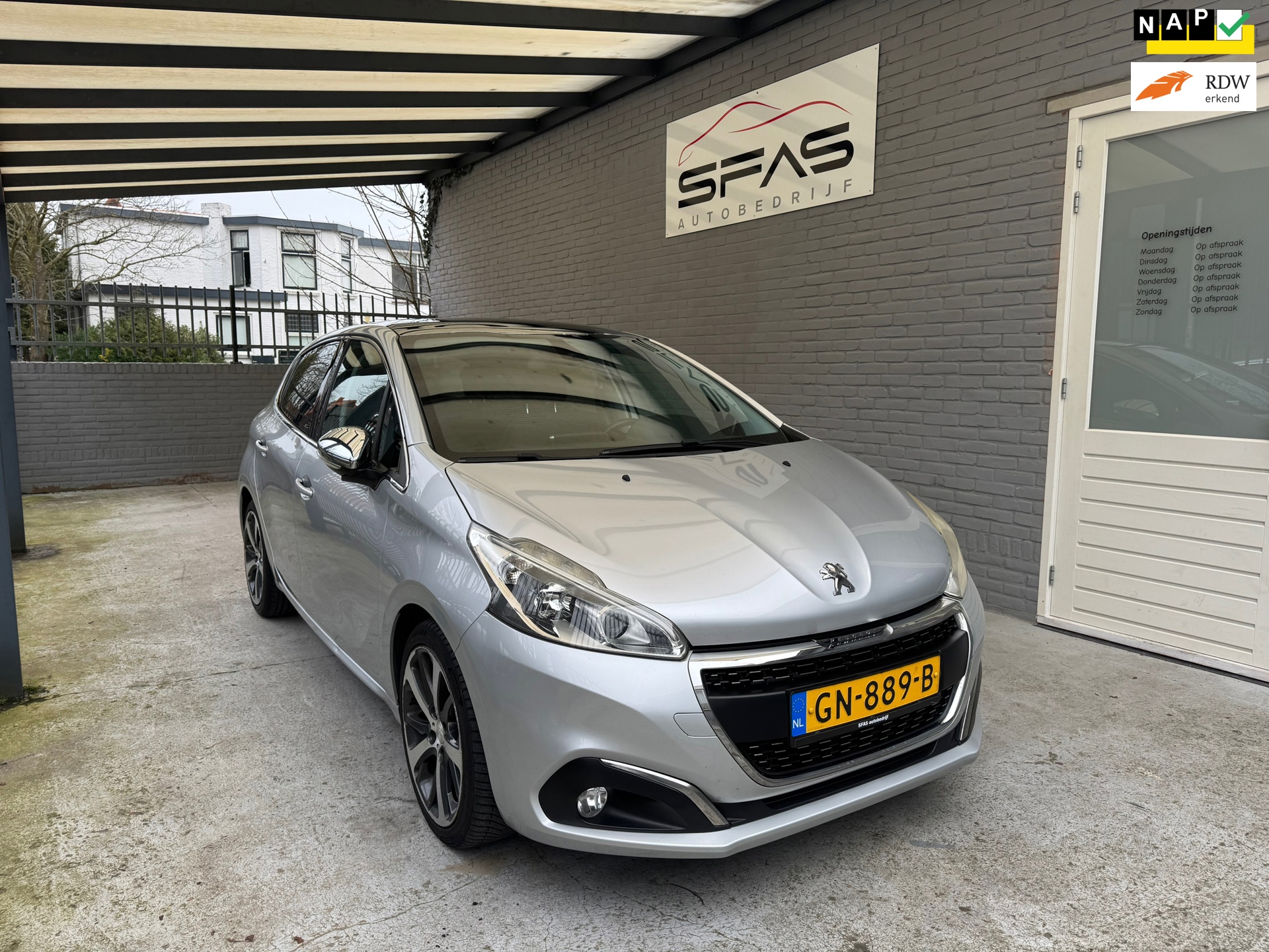 Peugeot 208 1.2 Première 2015 110pk grijs 5DRS Full Option