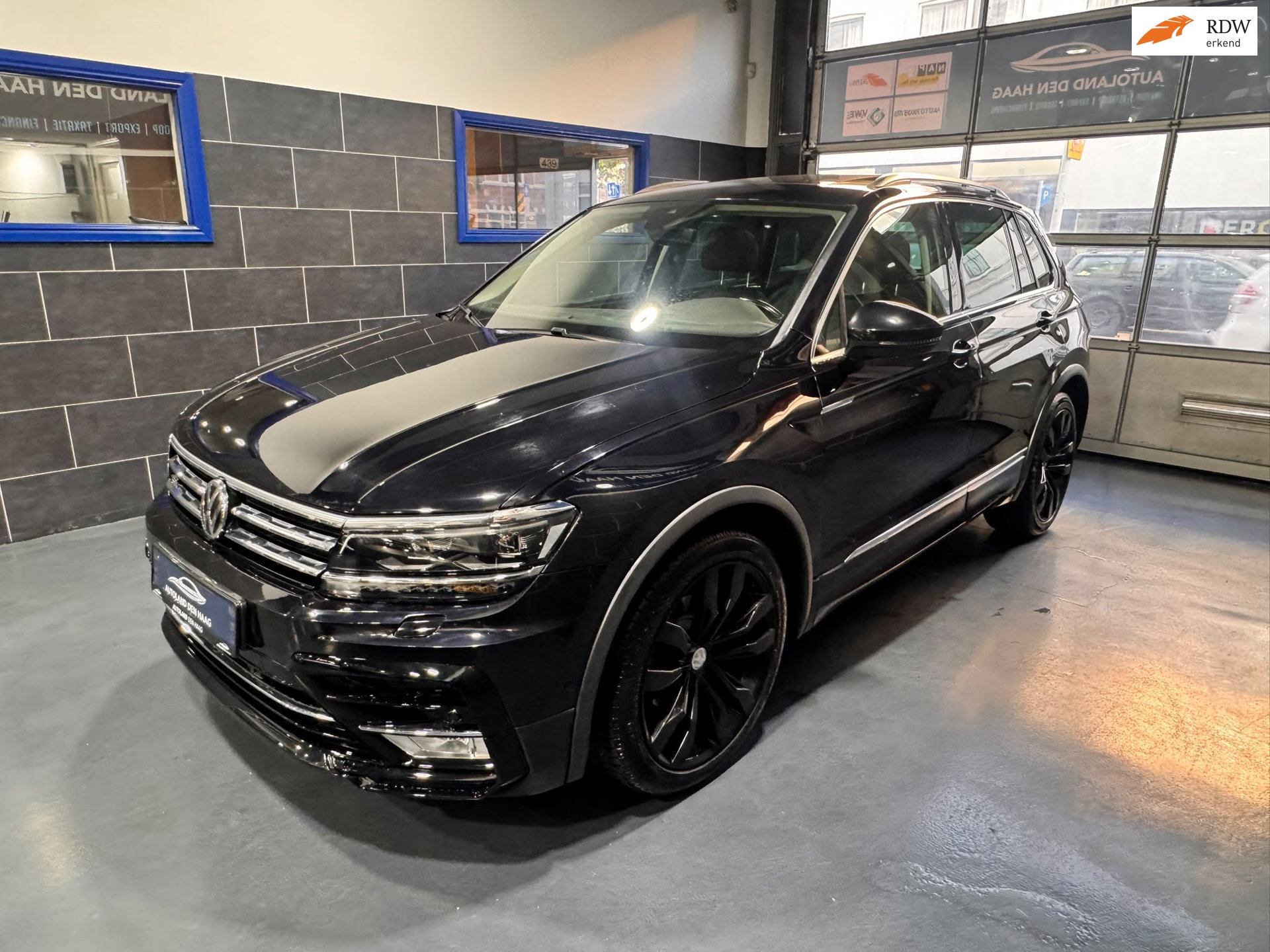 Volkswagen Tiguan 2.0 TDI 4Motion R-line PANO-KEY-360-VIRTUAL-TREKHAAK-4M-CLIMA