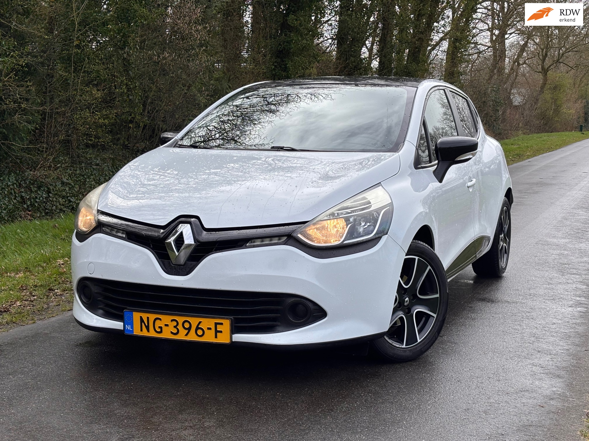 Renault Clio 1.2 16V | Cruise control + Navi |
