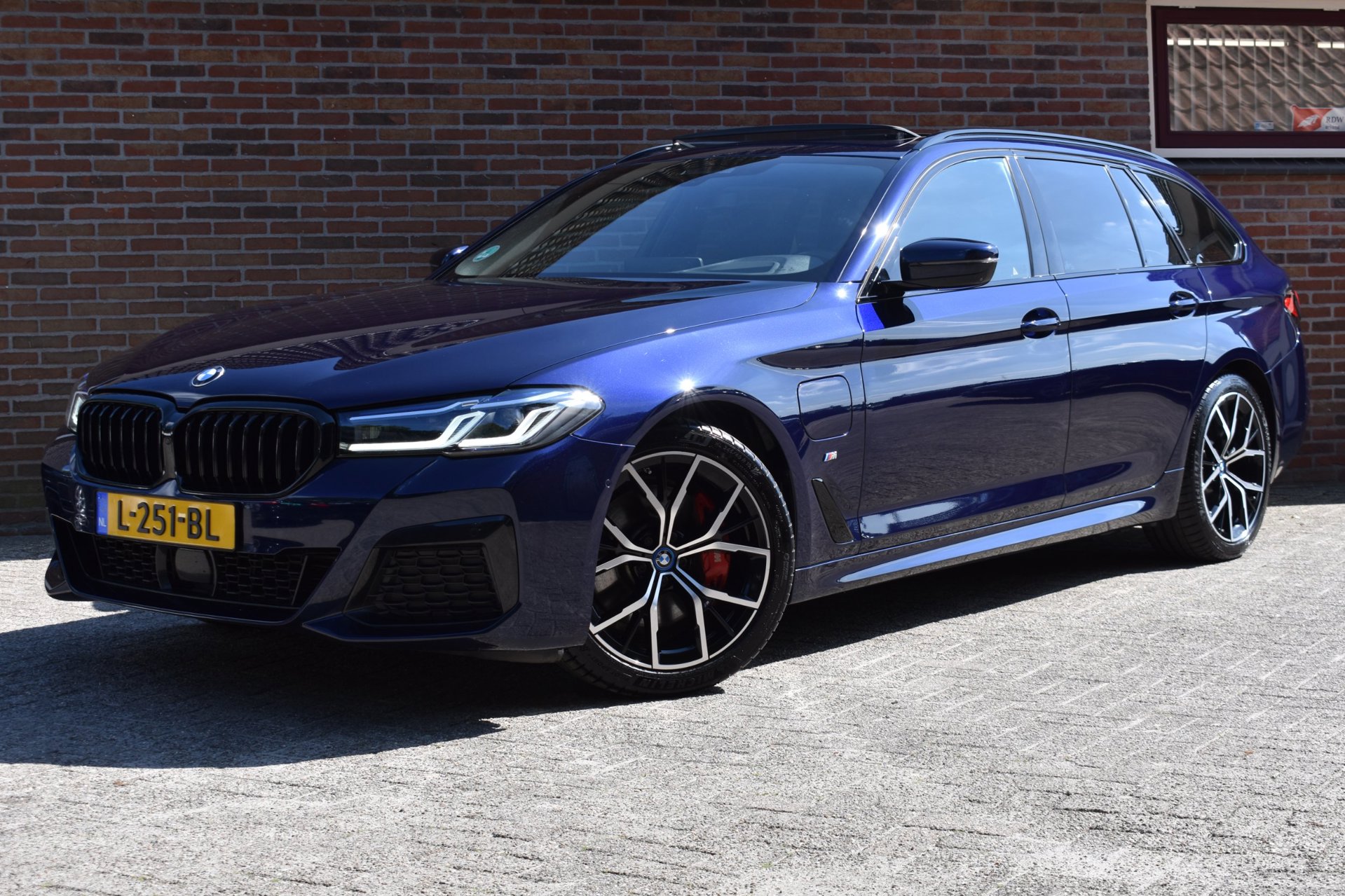 BMW 5-serie Touring 530e High Executive '21 SOH 84,0% Laser Pano Leder M Pakket Clima Navi Cruise LED Inruil mogelijk