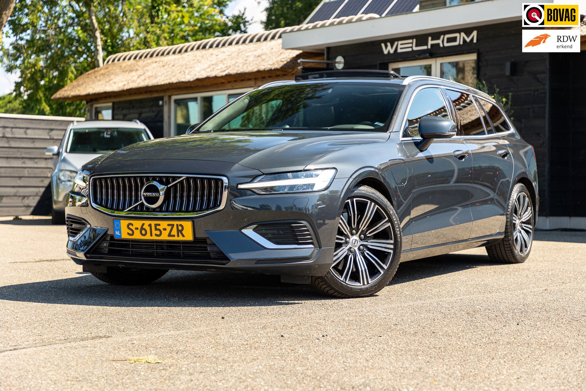Volvo V60 2.0 T8 Twin Engine AWD I Inscription I Bowers & Wilkens I Panoramadak I Trekhaak I Pilot assist