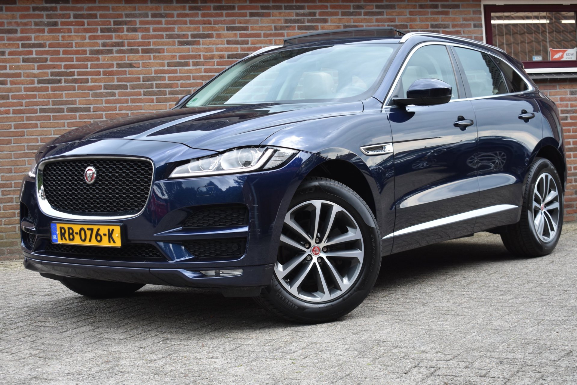 Jaguar F-PACE 2.0 Portfolio AWD 20d '17 Pano Xenon Clima Navi Cruise Inruil mogelijk