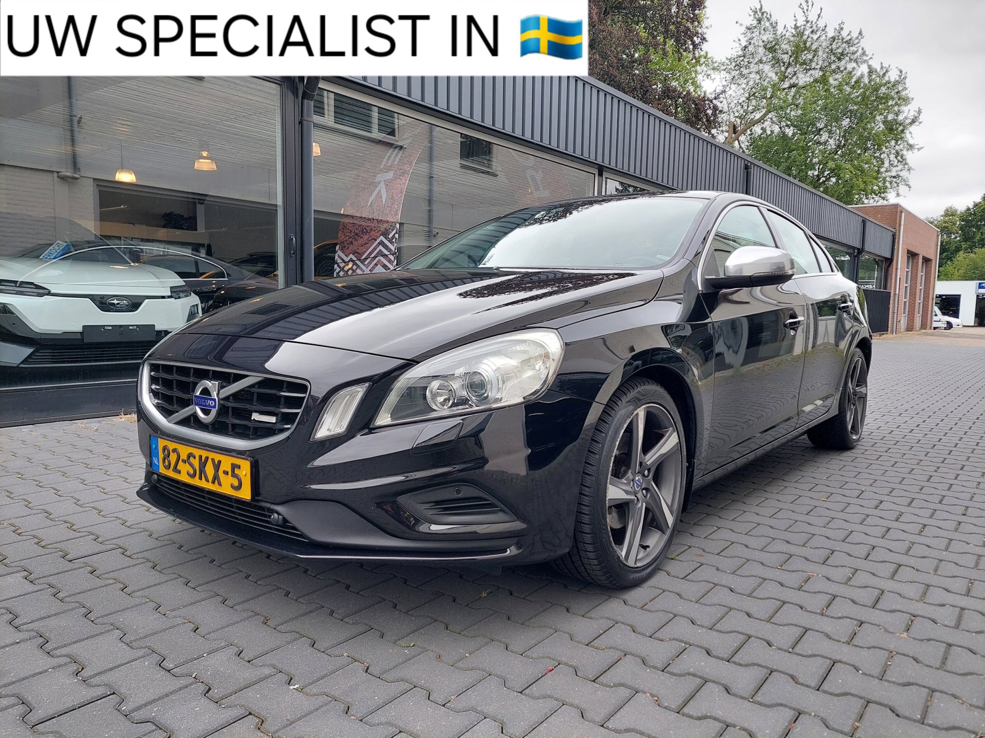 Volvo S60 1.6 T4 R-Design Xenon Leer Navi Telefoon Stoelverwarming 18 inch Velgen Regensensor Origineel NL