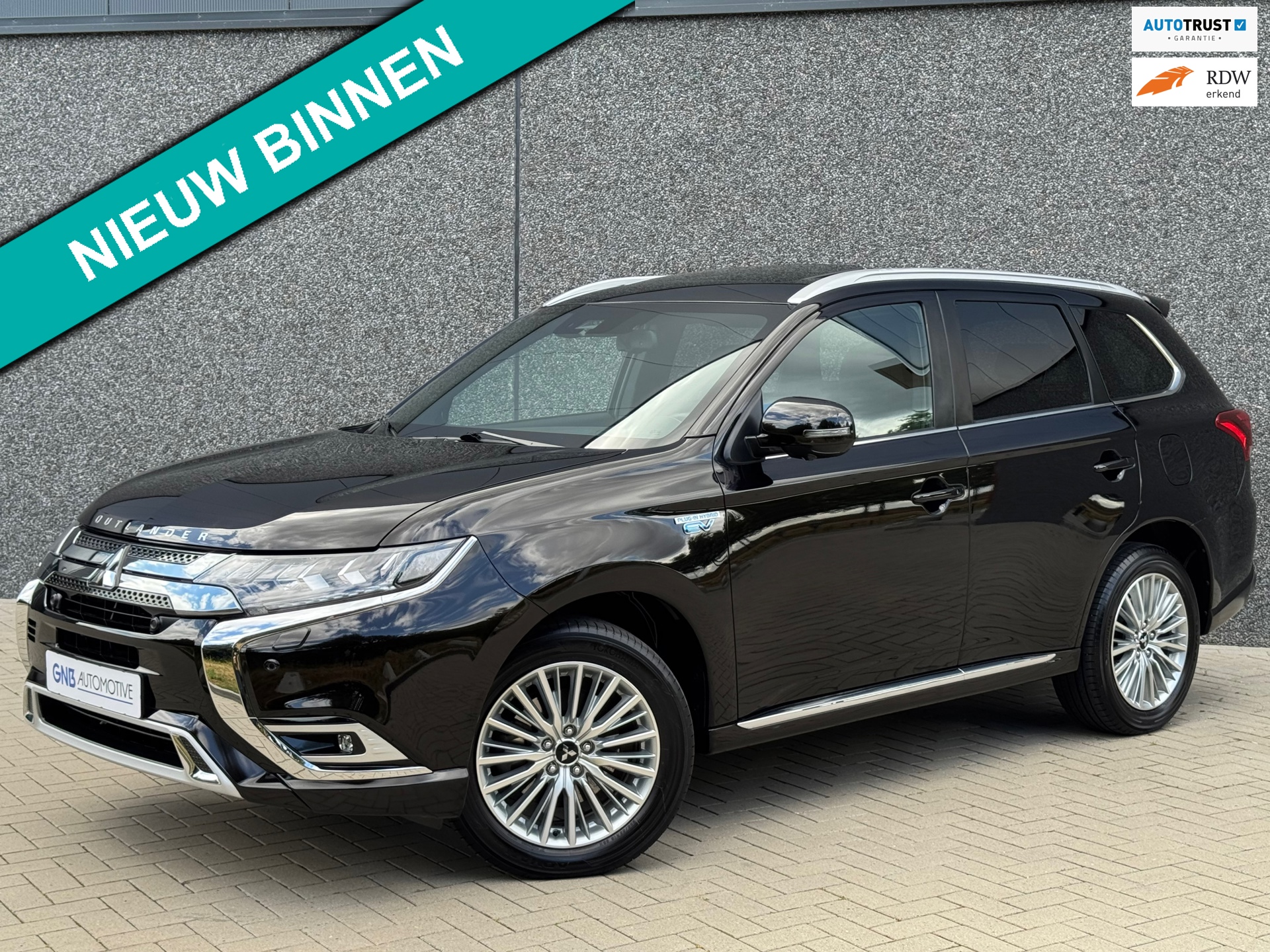 Mitsubishi Outlander 2.4 PHEV Instyle | Schuifdak | Dodehoek assistent | 360° Camera | Adaptive cruise control | Stoelverwarming |