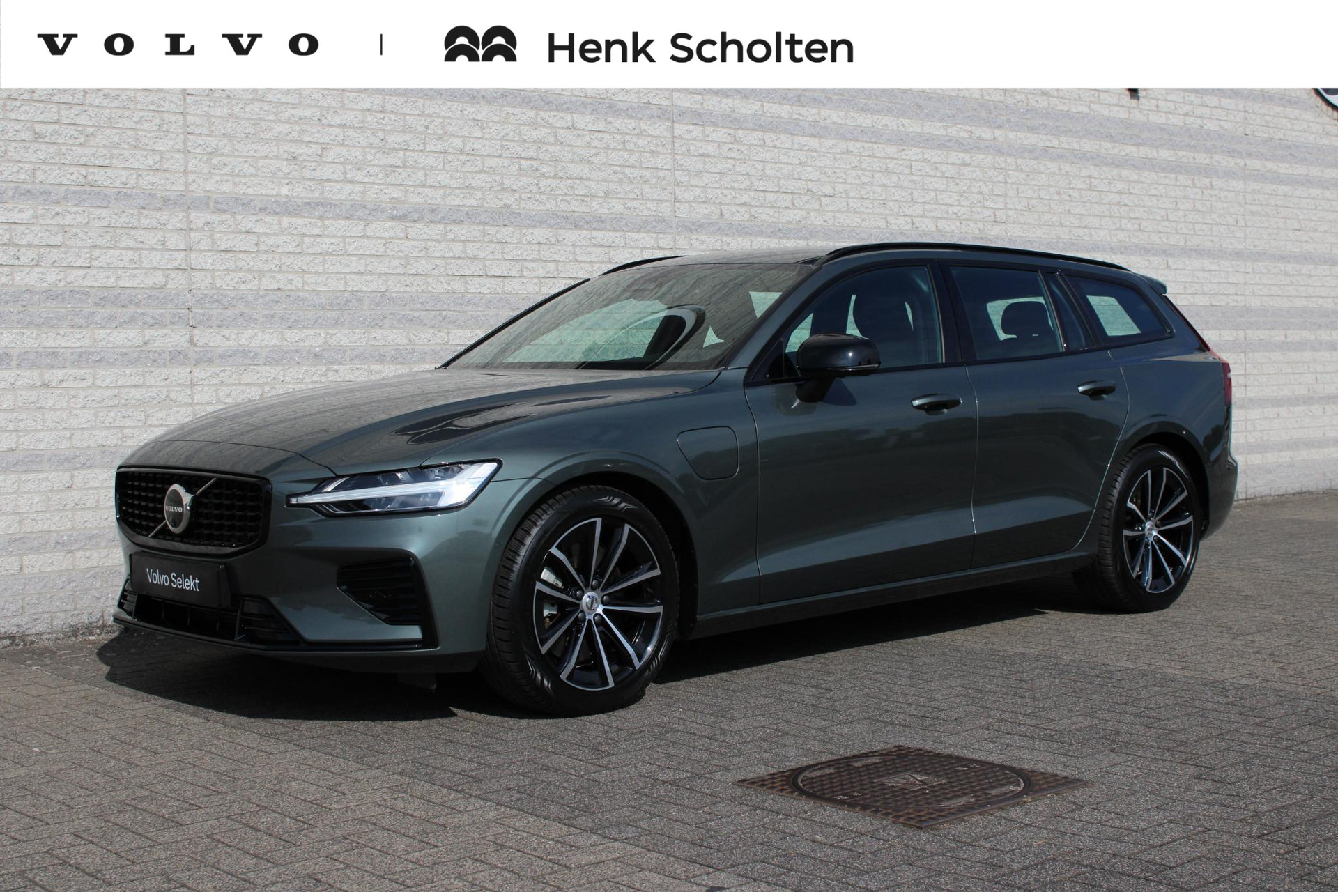 Volvo V60 2.0 T8 Plug-in hybrid AWD Plus Dark