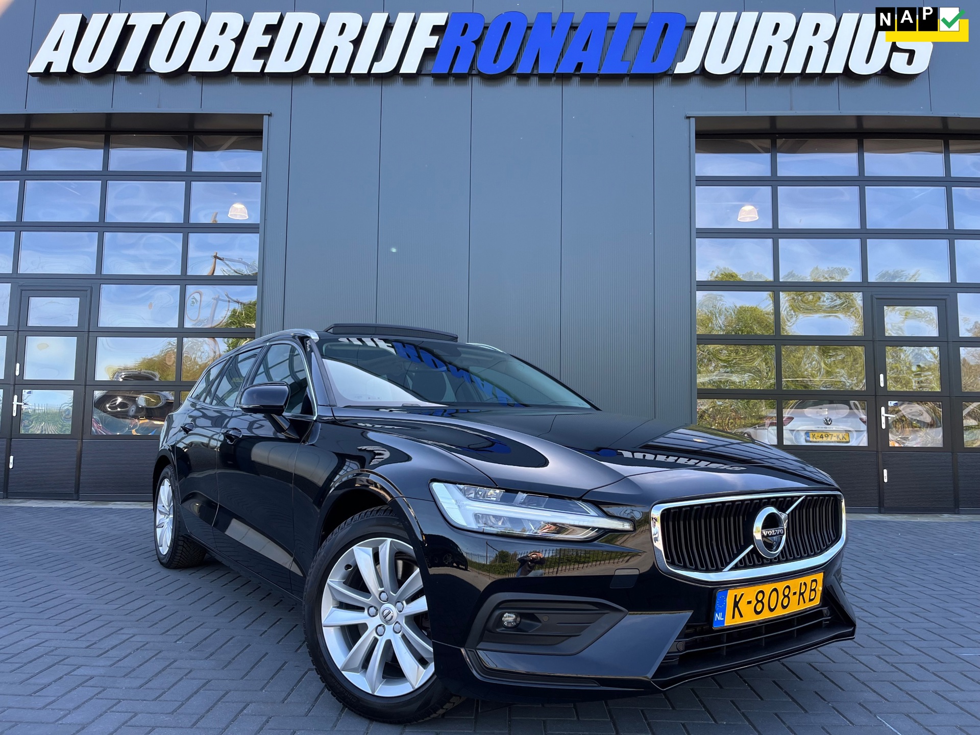 Volvo V60 2.0 B3 Business Pro NL.Auto/Panoramadak/Elc. Trekhaak/Harman-Kardon/Camera/1Ste Eigenaar/Dealer onderhouden