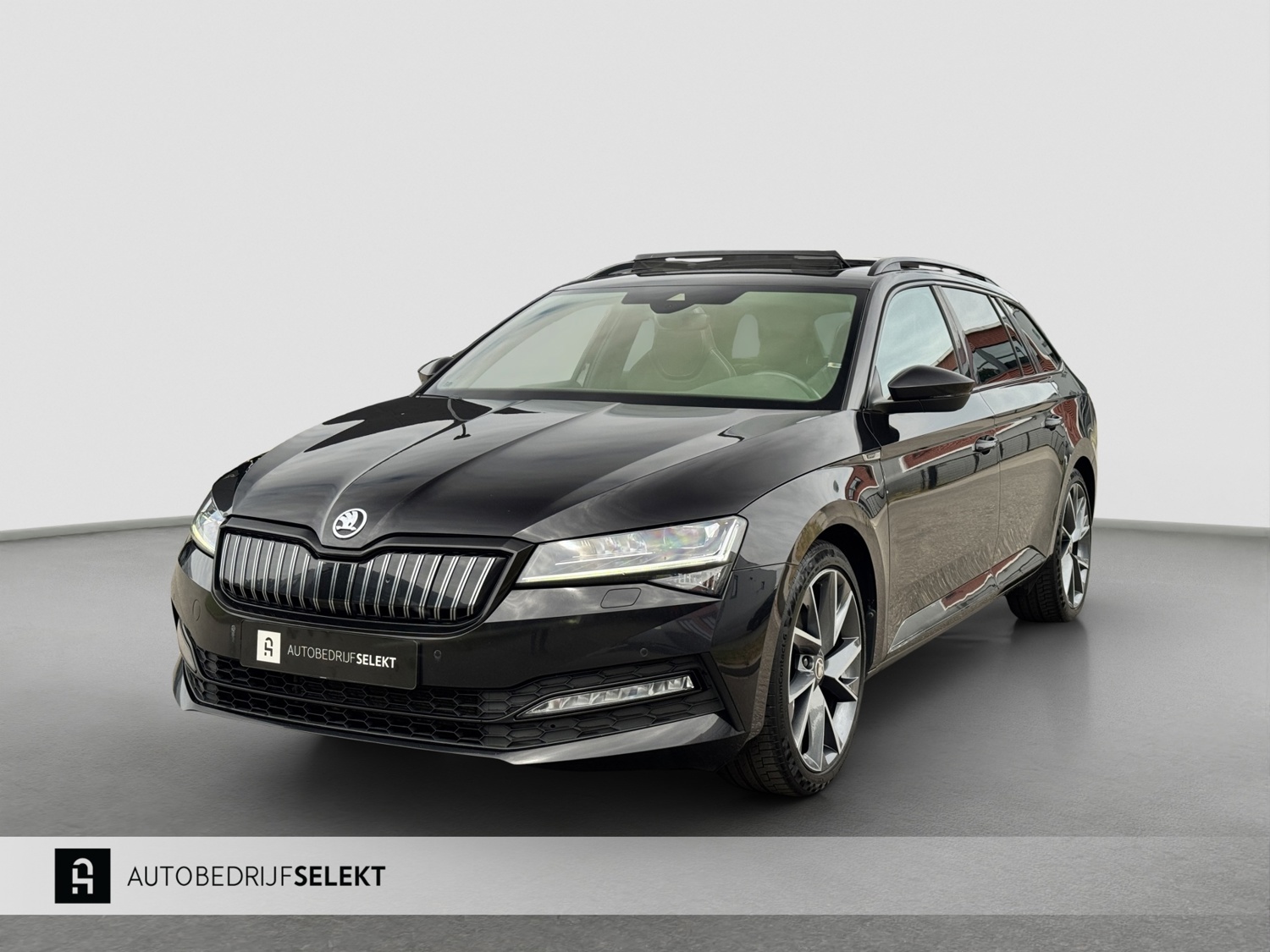 Skoda Superb Combi 1.4 TSI iV Sportline | Pano | Matrix LED | Trekhaak | Memory | ACC | Side Assist | Keyless | Dealer onderhouden