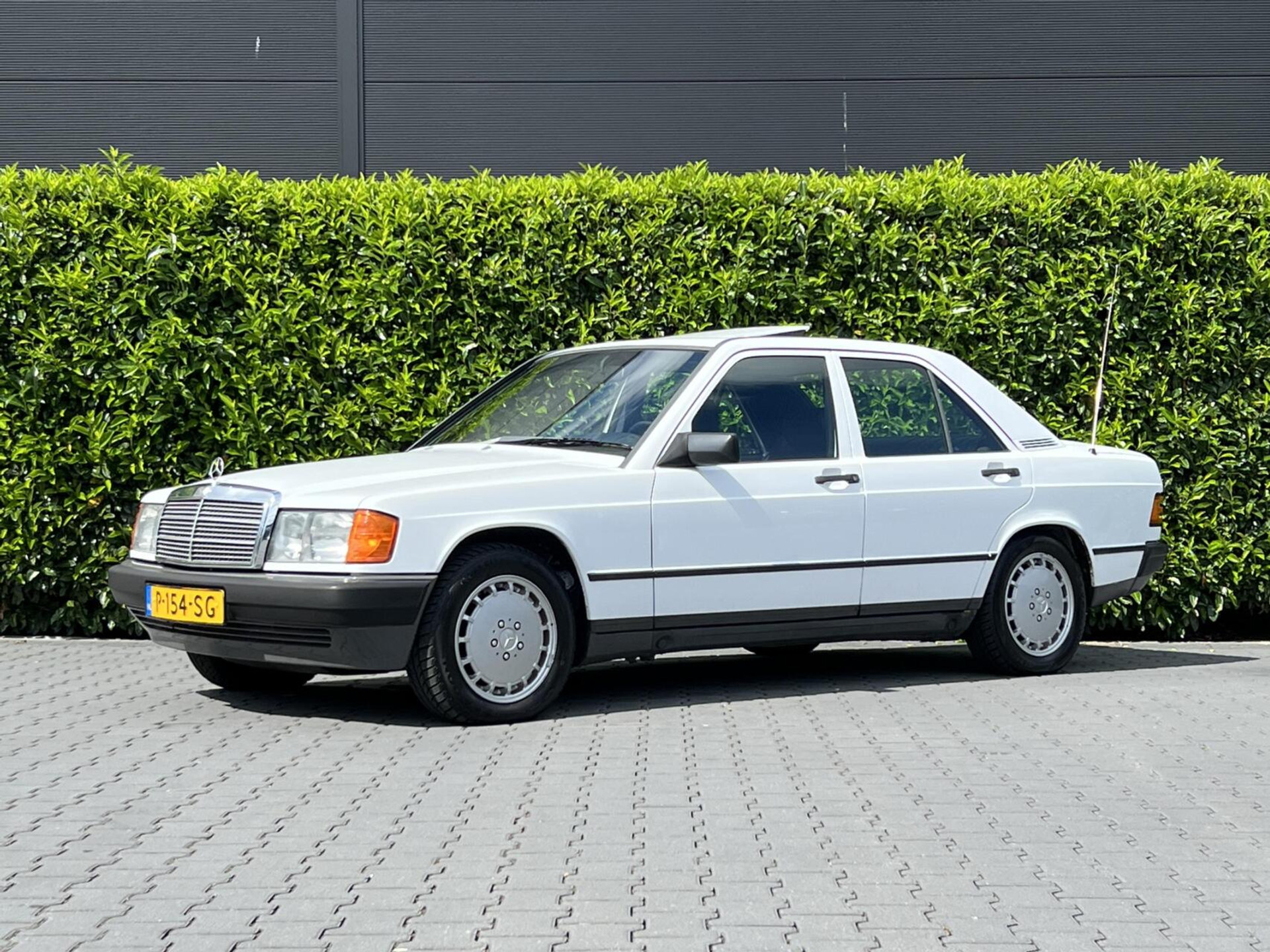 Mercedes-Benz 190