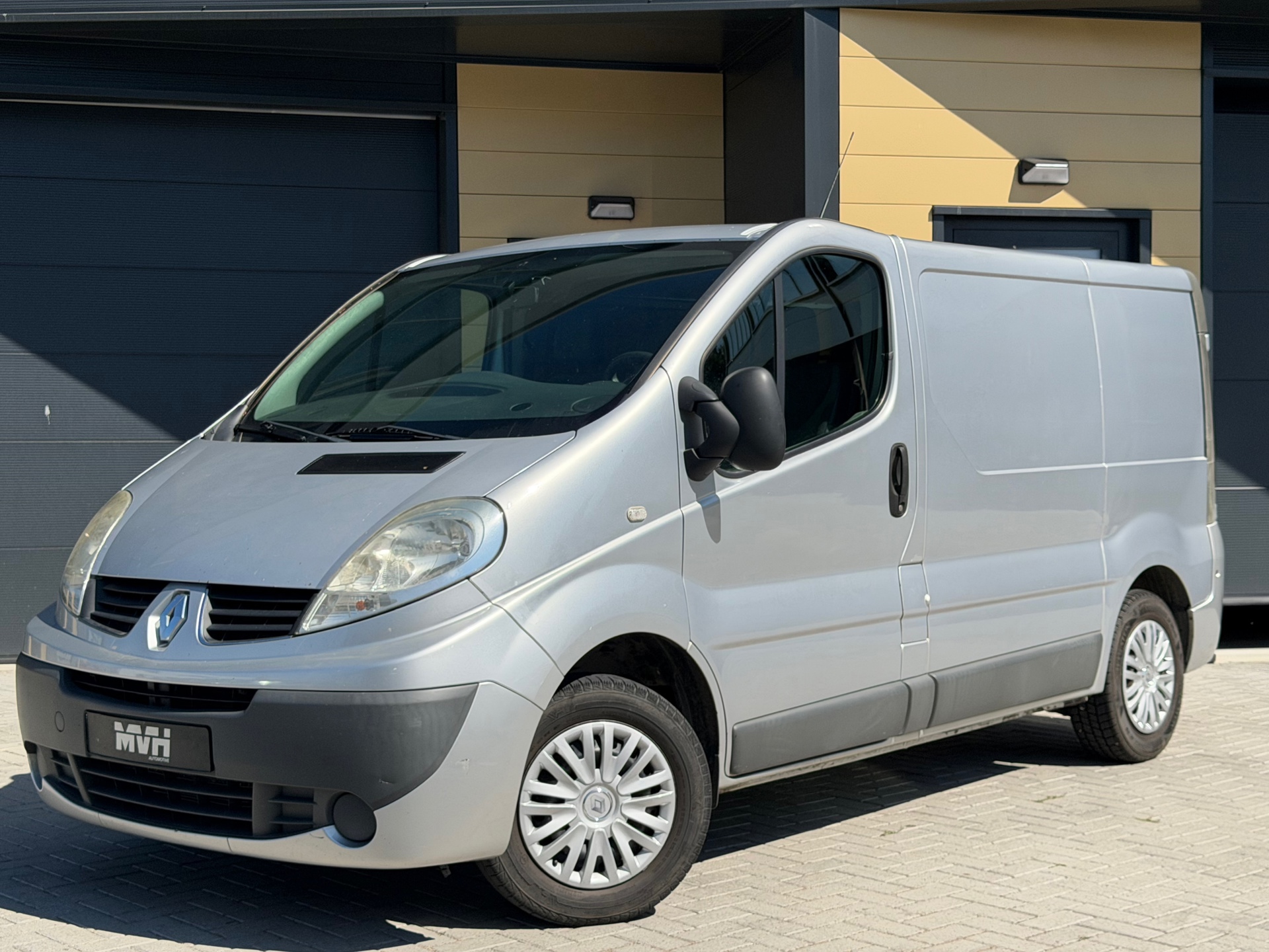 Renault Trafic 2.0 dCi T27 L1H1 - Airco - Cruise - PDC - Navi - Export