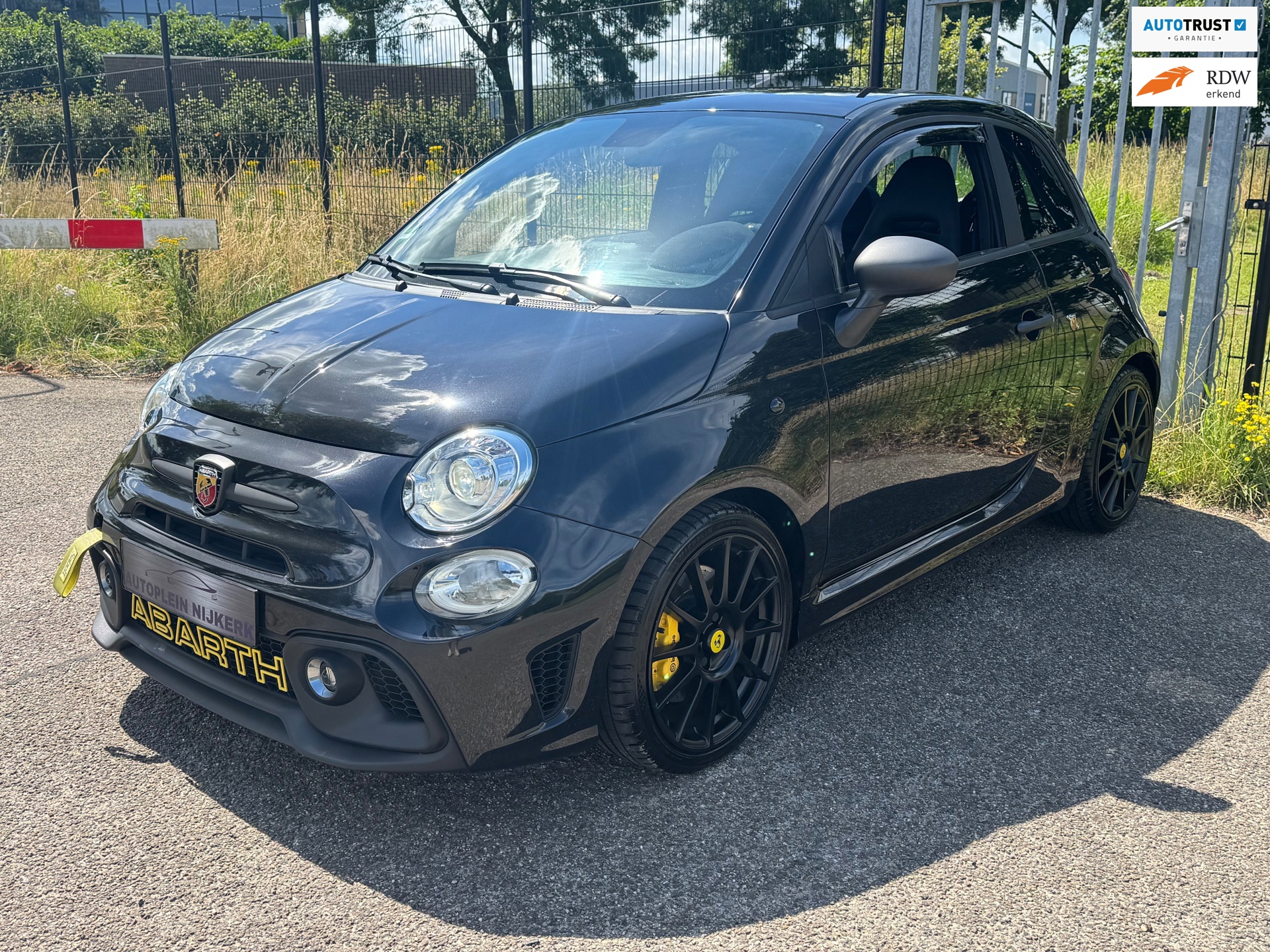 Abarth 695 1.4 T-Jet 180PK Competizione Carbon Sabelt Monza Beats