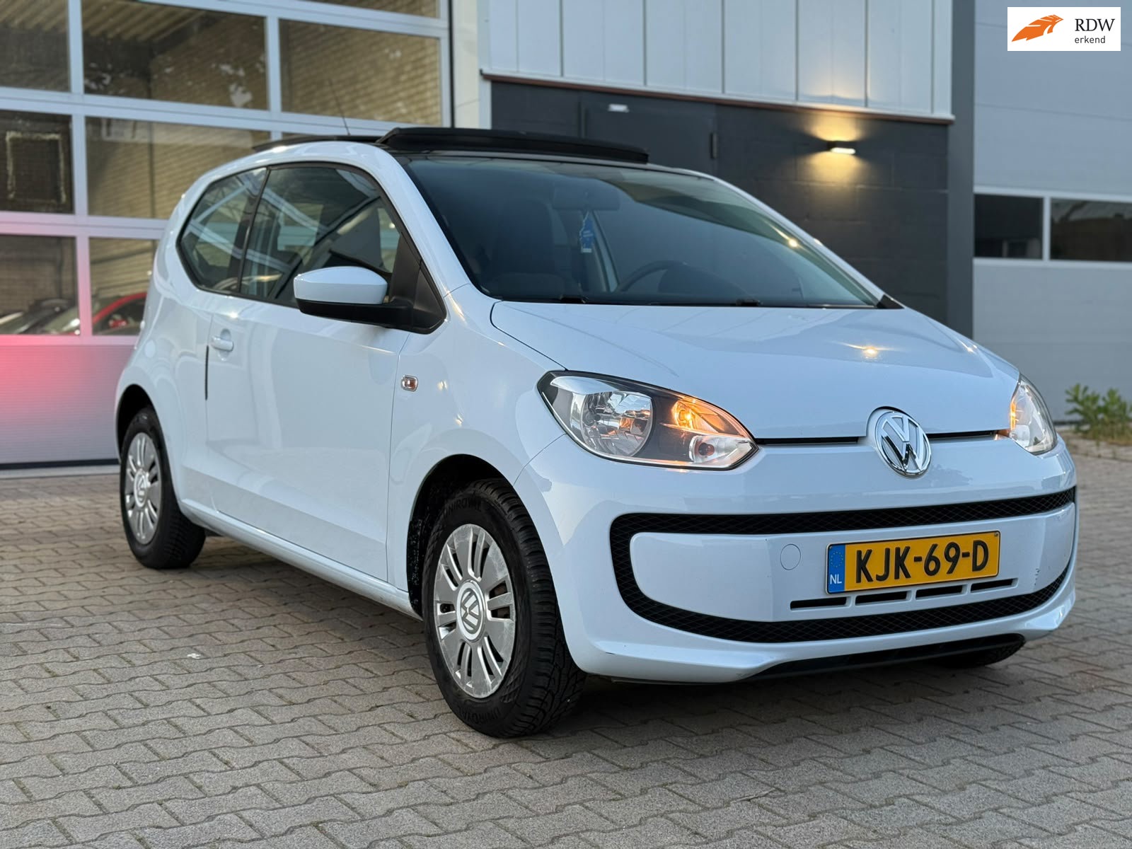 Volkswagen Up! 1.0 Panoramadak Dealer Onderhouden Topstaat
