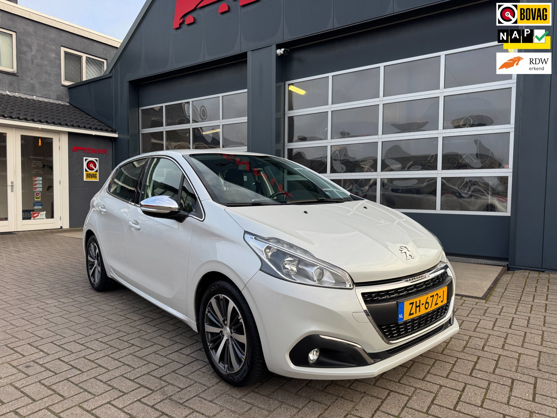 Peugeot 208 1.2 PureTech Allure / Navi / Cruise / Carplay / 57000 km !.