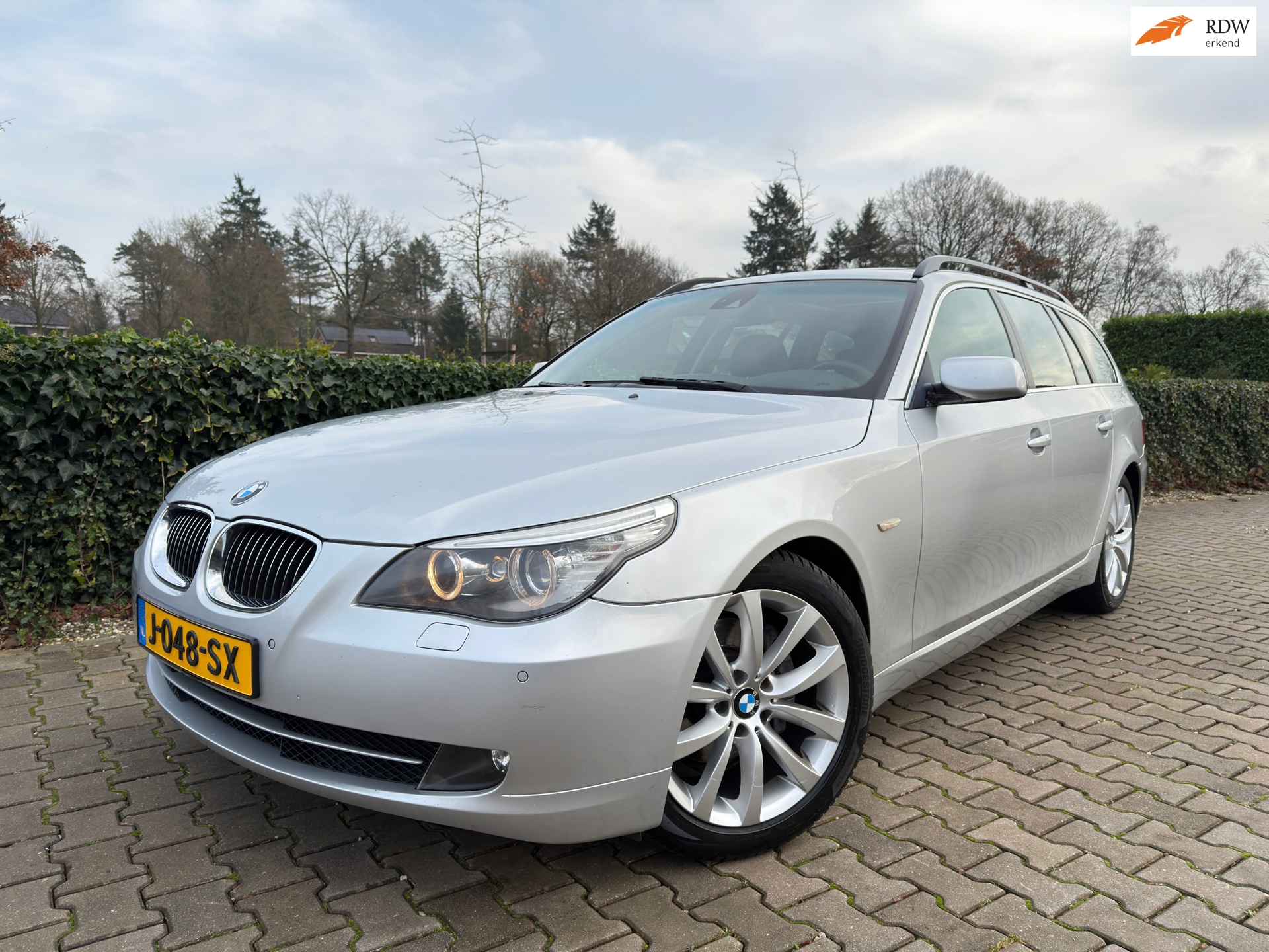 BMW 5-serie Touring 523i Executive , LCI , Automaat , Panodak / Clima / Cruise / Navi / Pdc / Led / Xenon / 18" Lm velgen.