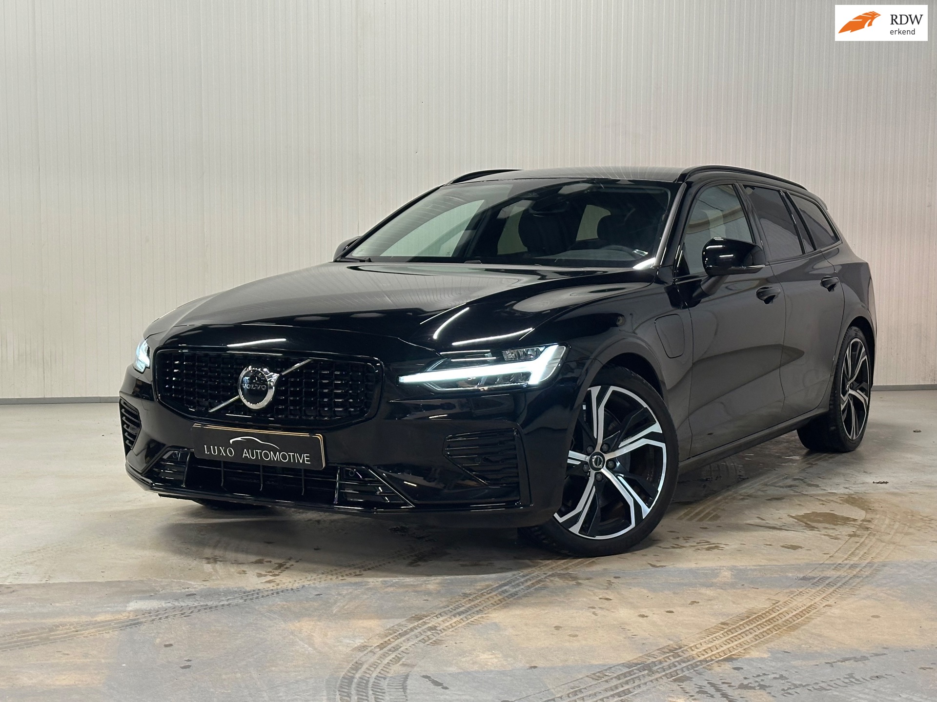 Volvo V60 2.0 T6 Plug-in hybrid AWD Plus Dark | NAP | BLACK EDITION | CAMERA | MEMORY SEATS