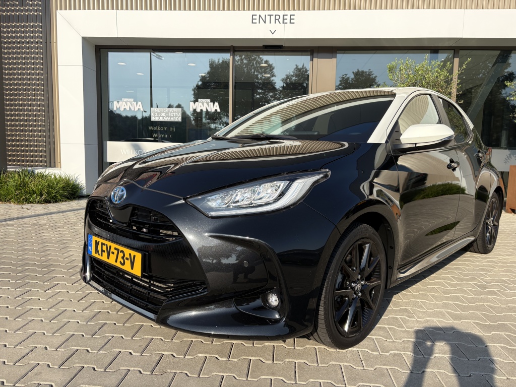 Toyota Yaris 1.5 Hybrid Executive Bi-Tone | PDC V+A | HUD