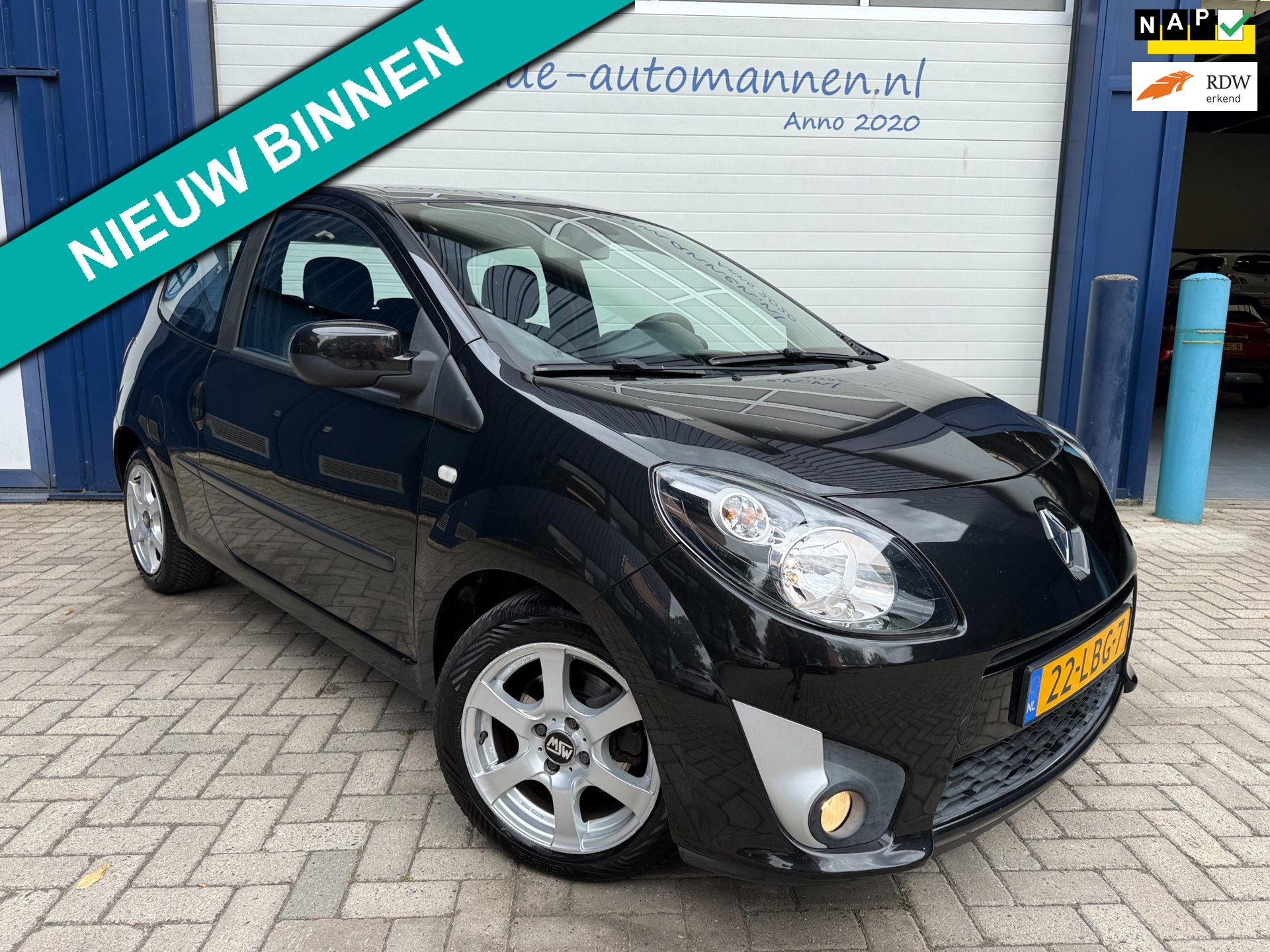Renault Twingo 1.2-16V 75pk Dynamique 3-drs / AIRCO / CRUISE / ALL SEASON BANDEN