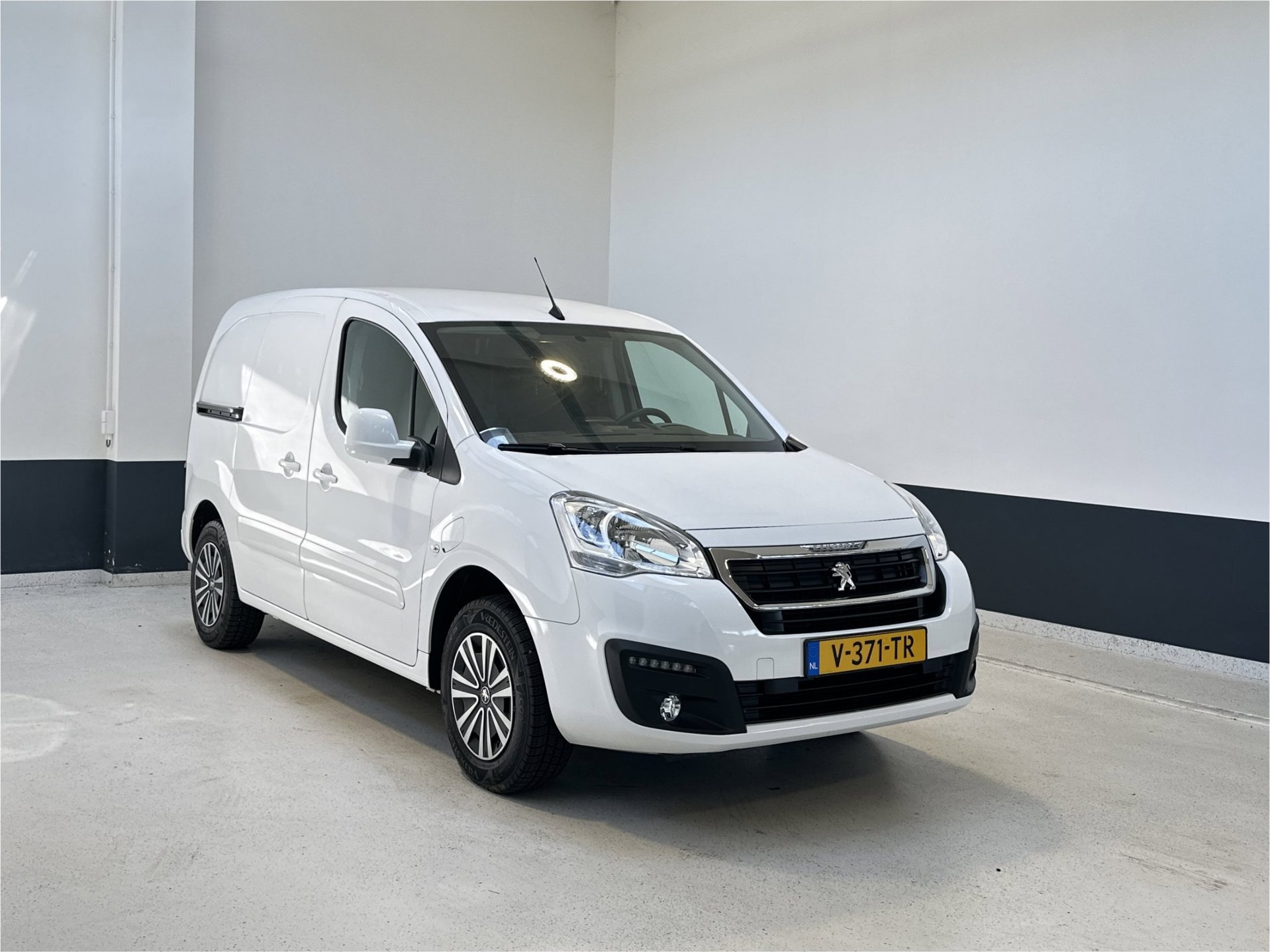 Peugeot Partner Electric L1 Premium Automaat | NL | Apple Carplay/Android auto | PDC | Airco |