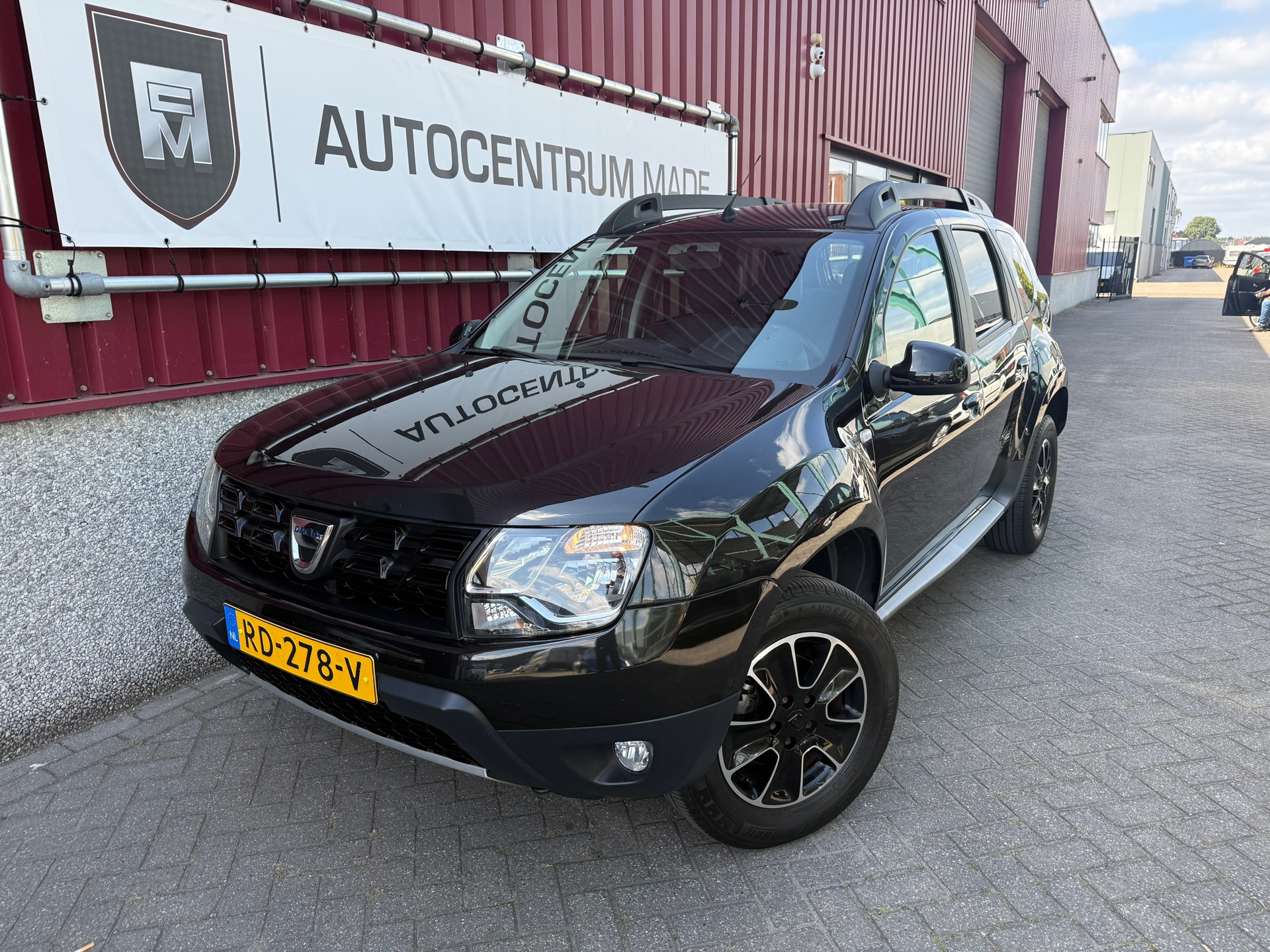 Dacia Duster 1.2 TCe 4x2 Blackshadow // Navi // Clima // PDC //