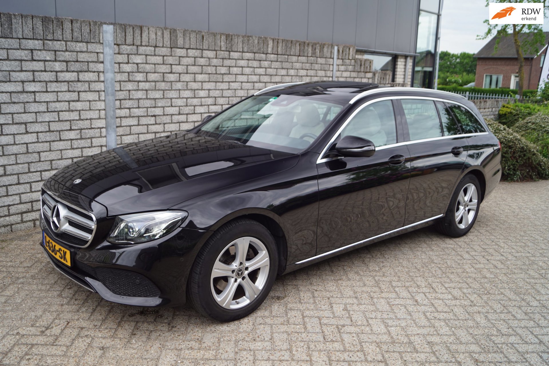 Mercedes-Benz E-klasse Estate 200 Premium Autom Schuifdak Navi Camera Clima Cruise LED Kopl Sfeerverlichting 2x PDC LMV ENZ.