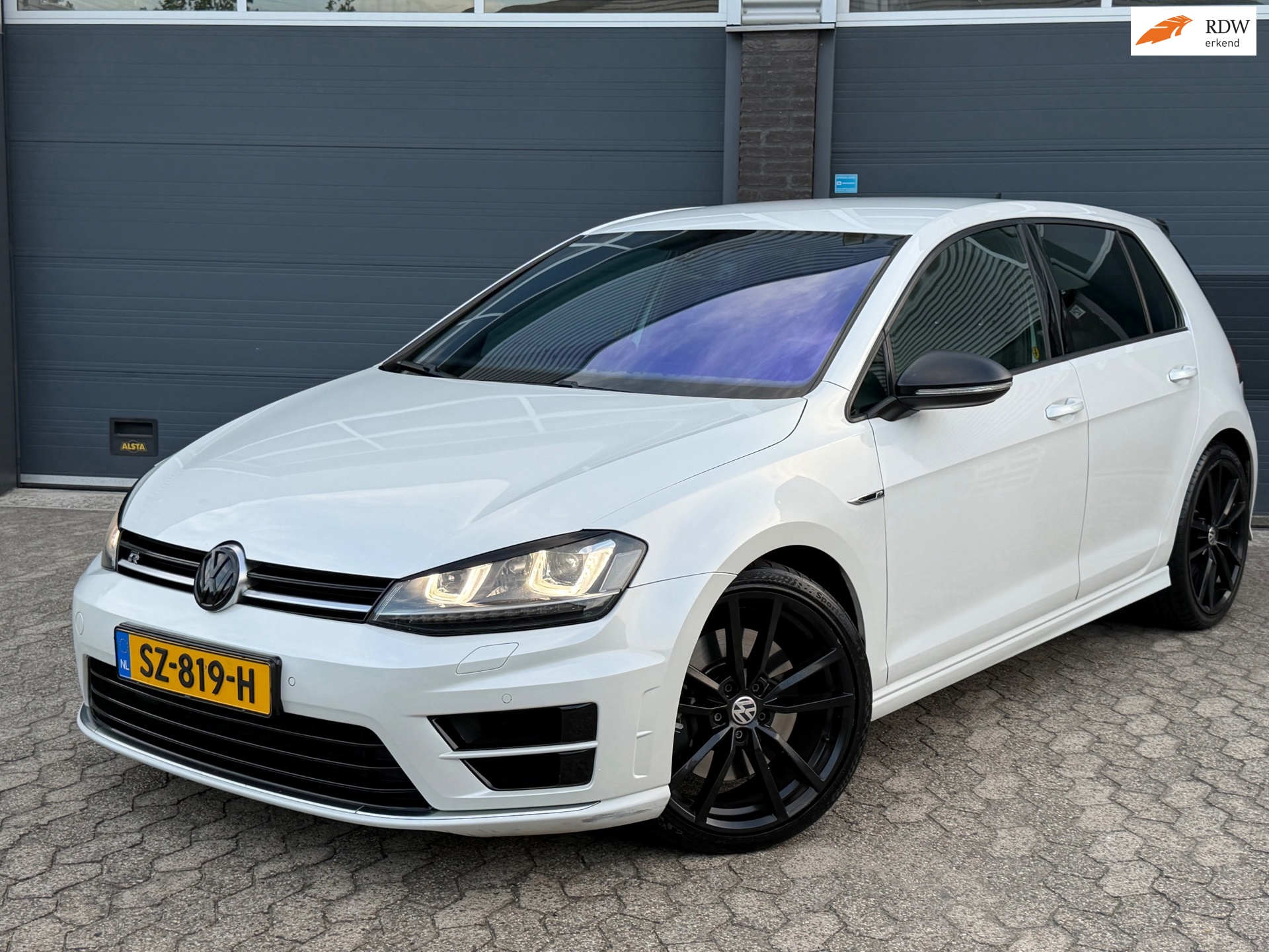 Volkswagen Golf 2.0 TSI R 4Motion|CARPLAY|CAMERA|GROOT NAVI|APK