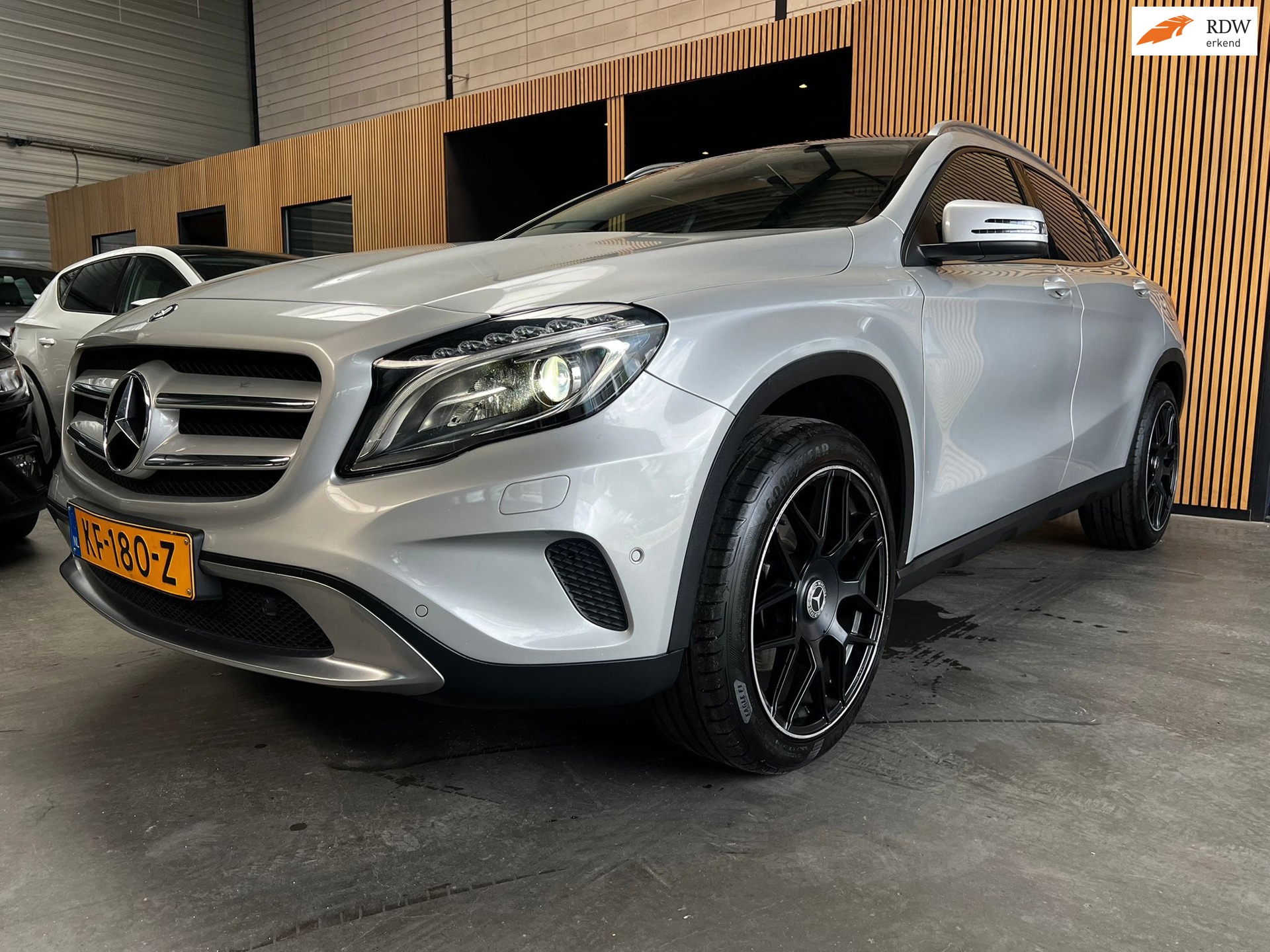 Mercedes-Benz GLA-klasse 250 Prestige Pano|Camera|Trekhaak|stoelverw|Carplay|Cruise|