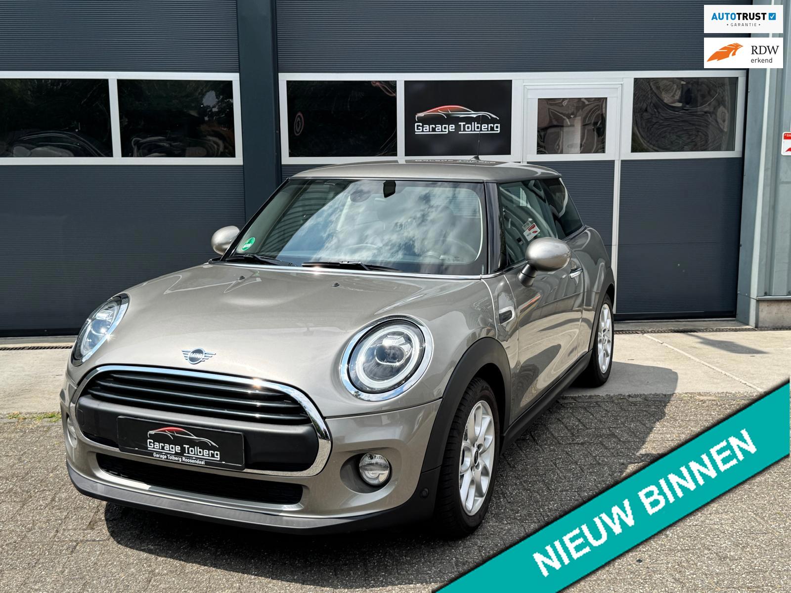 Mini 3-Deurs 1.5 One Handgeschakeld • 96.244 km • 16 inch lichtmetalen velgen • Apple CarPlay • Navigatiesysteem