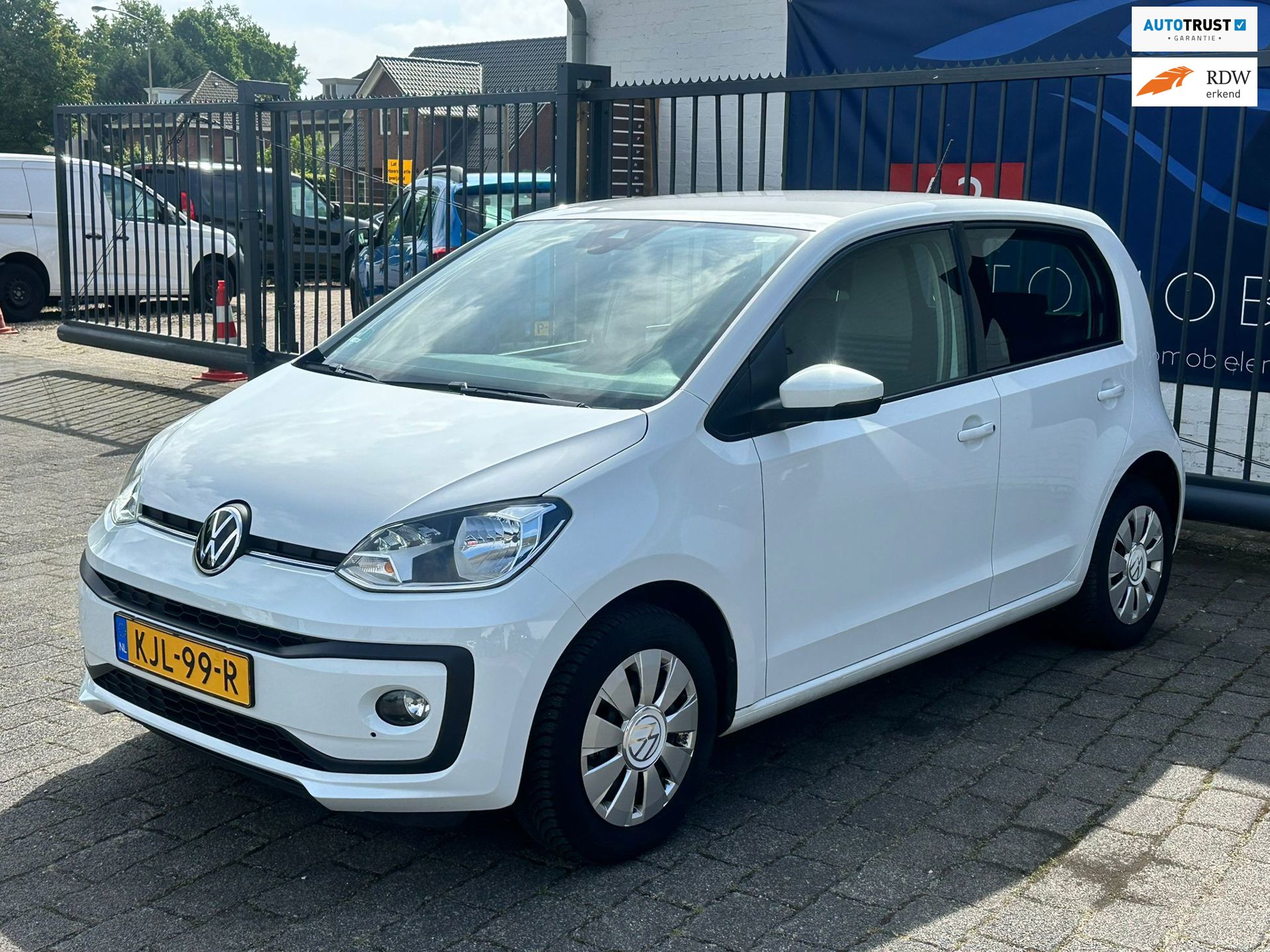 Volkswagen UP! 1.0 / AIRCO / STOELVERWARMING / CAMERA / CRUISE CONTROL