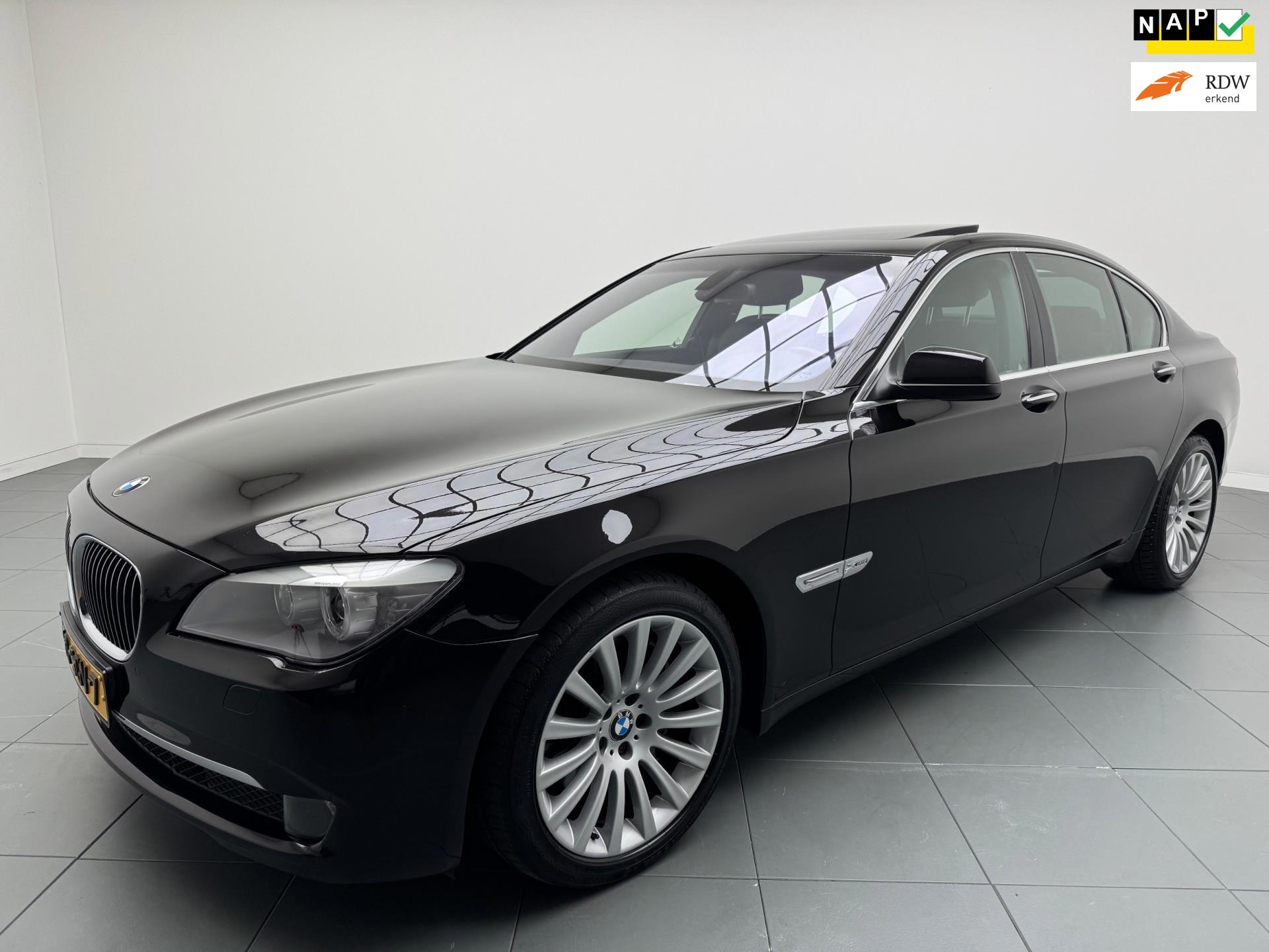 BMW 7-serie 740d X-drive 306 Pk MOTOR SCHADE EXPORTPRIJS Schuifdak Softclose