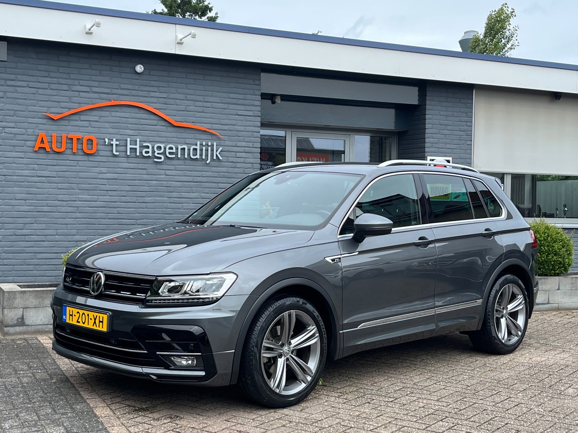 Volkswagen Tiguan 1.5 TSI 150PK AUT R-line trekh virtual NAP NL-auto