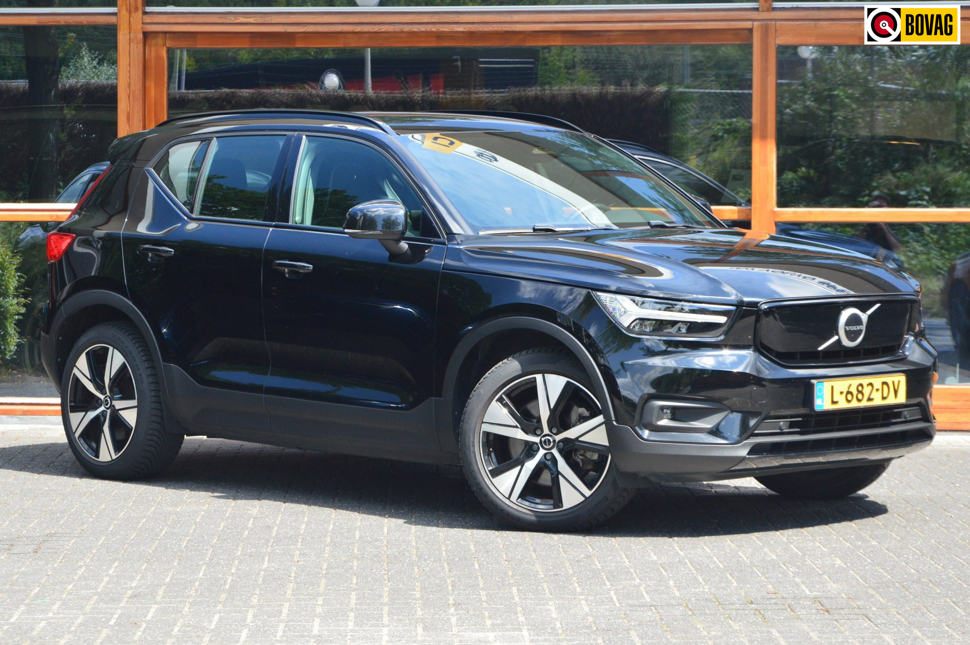 Volvo XC40 Recharge P8 AWD R-Design | 93% SOH | Adaptive Cruise | Stoel + Stuur Verwarmd | All-Seasons |